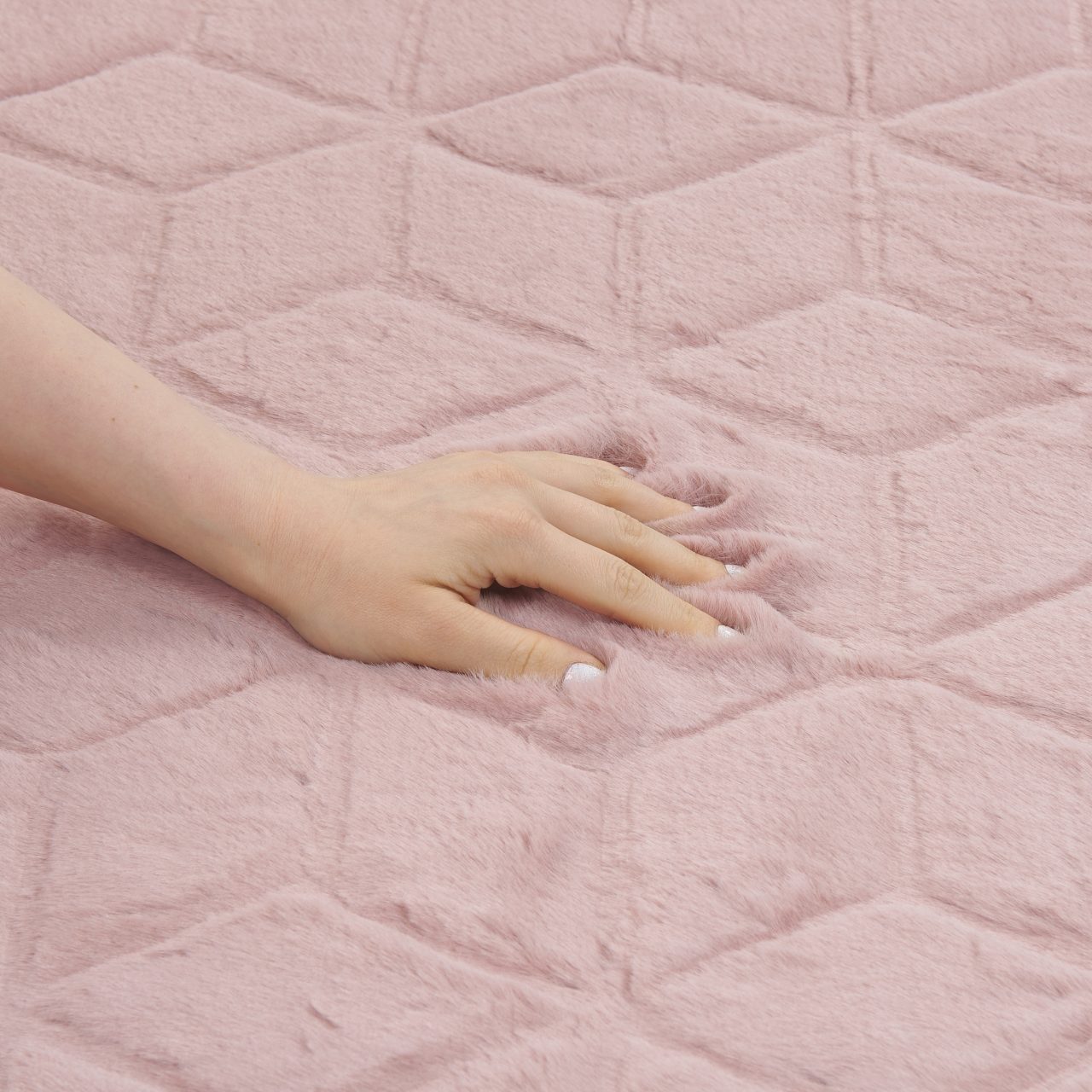 Faux fur rug THATTA Pink 80 x 150 cm [5]