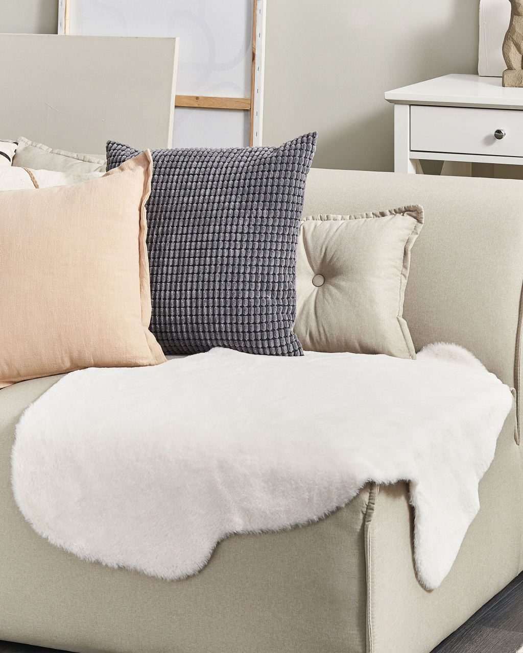 UNDARA faux fur rug Off-white 60 x 90 cm [1]
