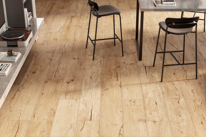 FABLE Honey 20x120 RT tiles, warm natural wood look, rectified edges, durable and resistant. Perfect for living room, bedroom, bathroom or kitchen [2]