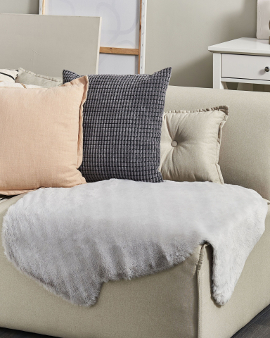 Covor din blană de oaie - UNDARA Faux Fur Rug Light Grey 60 x 90 cm