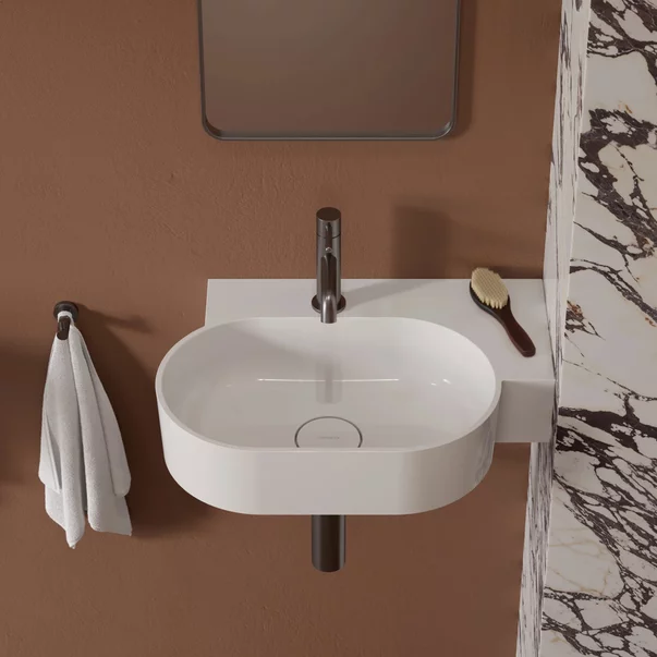 Obiecte Sanitare - Lavoar suspendat Omnires Ovo M+ finisaj alb lucios 55.5 cm dreapta