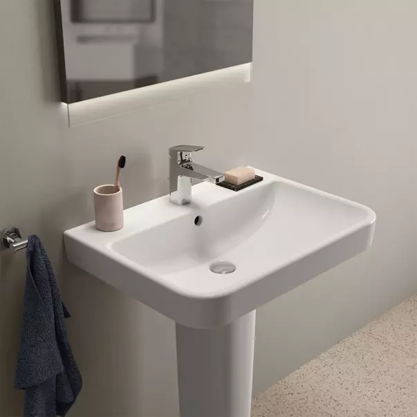 Lavoar suspendat Ideal Standard i.life B alb lucios SmartGuard 65 cm cu orificiu baterie si preaplin [2]