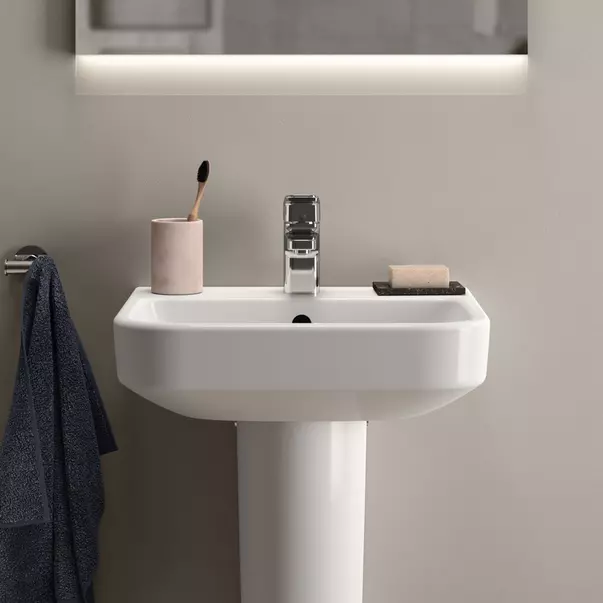 Lavoar suspendat Ideal Standard i.life B alb lucios SmartGuard 45 cm cu orificiu baterie si preaplin [5]