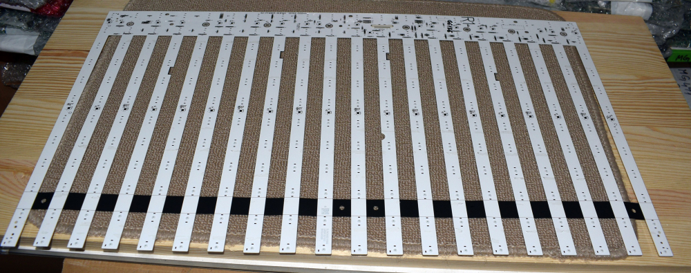 L1 = 40-FFQ9KL-DLB1AG + M1 = 40-FFQ9KM-DLB1AG + R1 = 40-FFQ9KR-DLB1AG - pozitia GG136 [14]