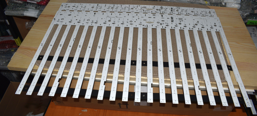 L1 = 40-FFQ9KL-DLB1AG + M1 = 40-FFQ9KM-DLB1AG + R1 = 40-FFQ9KR-DLB1AG - pozitia GG136 [9]