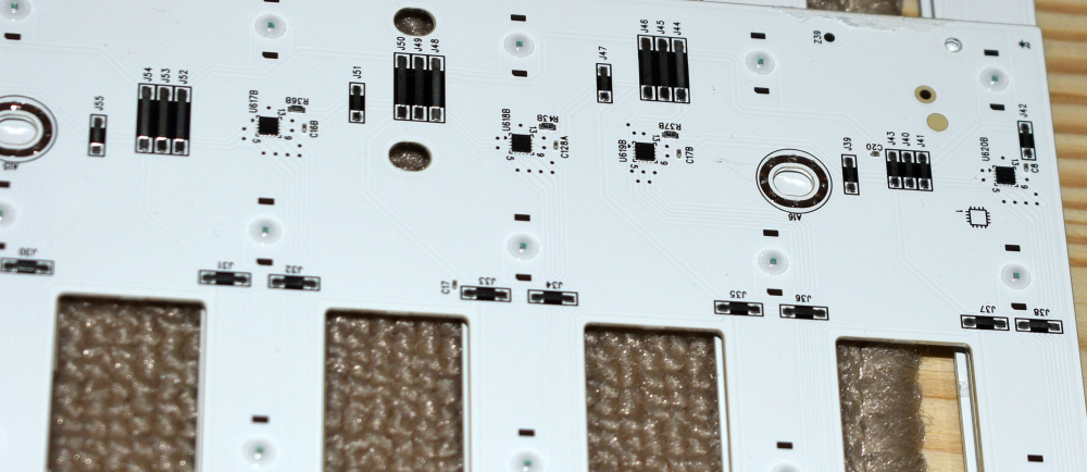 L1 = 40-FFQ9KL-DLB1AG + M1 = 40-FFQ9KM-DLB1AG + R1 = 40-FFQ9KR-DLB1AG - pozitia GG136 [5]