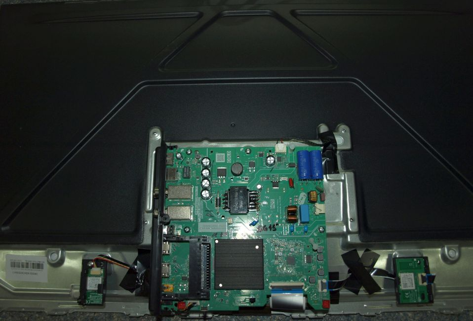 TPD.MT9221T.PB779 (T) 40-MT21XA-MPF2HG-C MT9221 MT21XA V8-T221T05-LF1V180 + W8ER2500 + B3LR151 - pozitia PX931 GG15 [3]