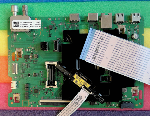 Placi de baza - BN94-18058P MTK_X22UD_BUILT_IN BN41-02991B + BN96-52807A + BN59-01407A WCB732M - pozitia VK204