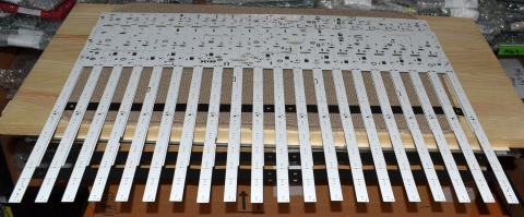 Seturi Benzi LED - L1 = 40-FFQ9KL-DLB1AG + M1 = 40-FFQ9KM-DLB1AG + R1 = 40-FFQ9KR-DLB1AG - pozitia GG136