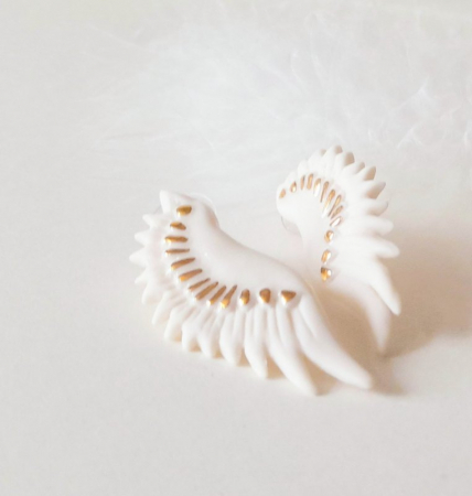 Produse lucrate manual (handmade) - Cercei din porțelan alb - Aripi cu model aurit - White Touch