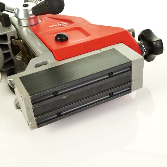 Masina de gaurit cu talpa magnetica si magnet permanent MILWAUKEE MDP 41 1200W [7]