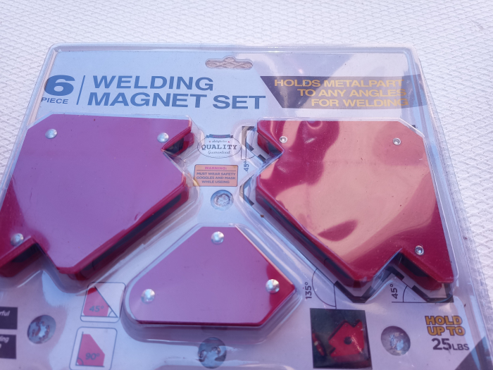 Set 6 coltare magnetice pentru sudura. [2]