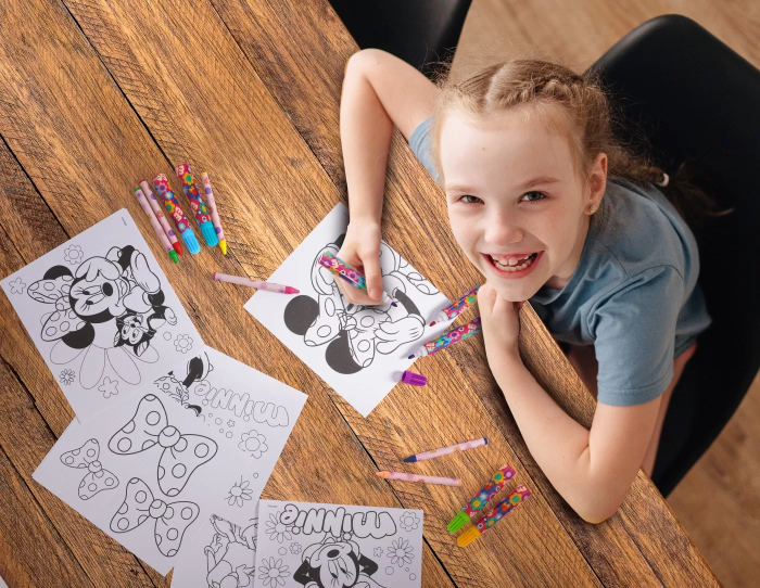 Set de desen Minnie în rucsac, 10 pagini preimprimate și 10 pagini goale, accesorii creative [3]