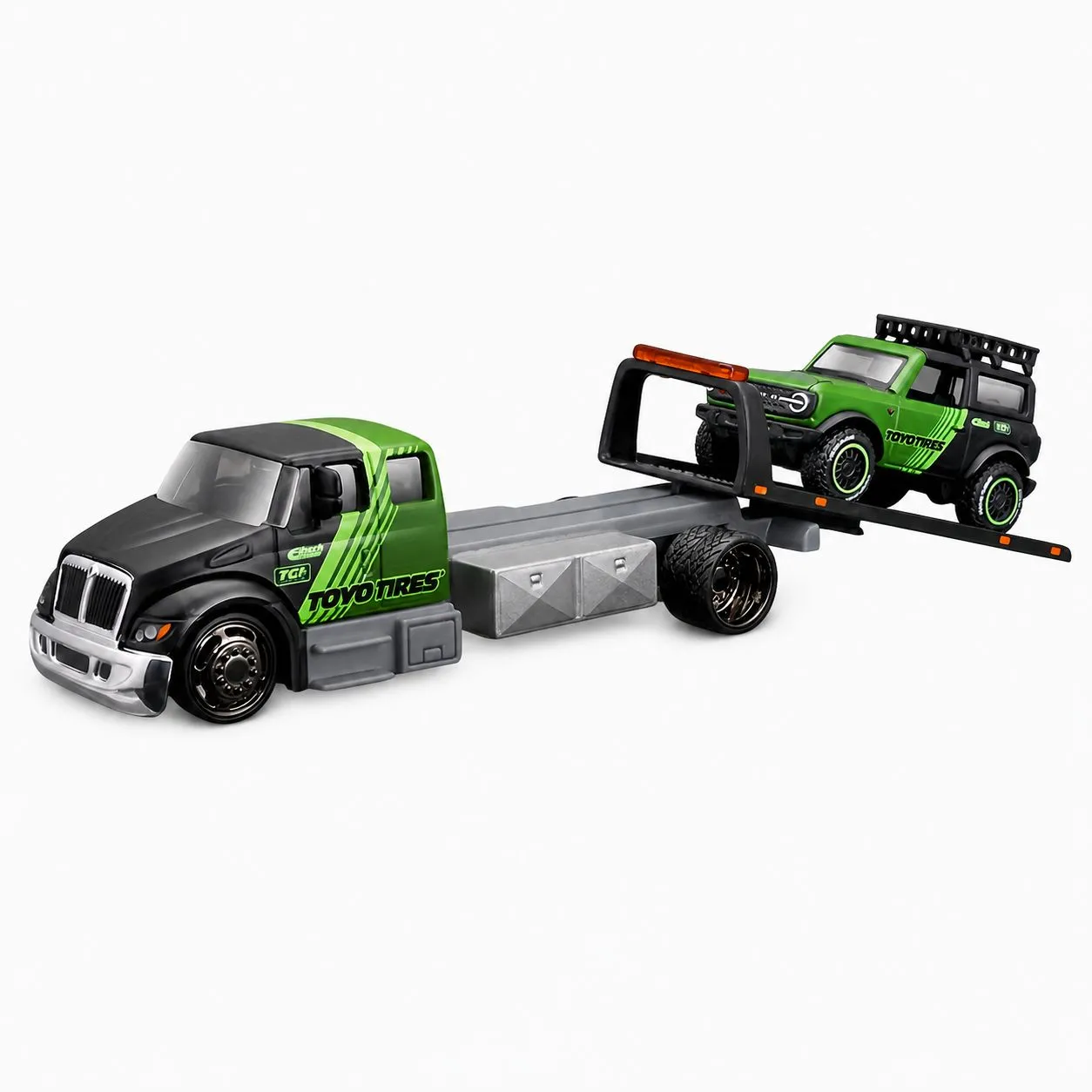 Maisto Design Elite Transport, camion International Durastar Flatbed cu rampă și Ford Bronco Wildtrak 2021, scara 1:64 [2]