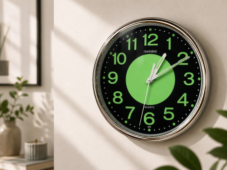 Ceasuri - Ceas de Perete Modern și Elegant 25 cm, Mecanism Silențios, Argintiu & Verde