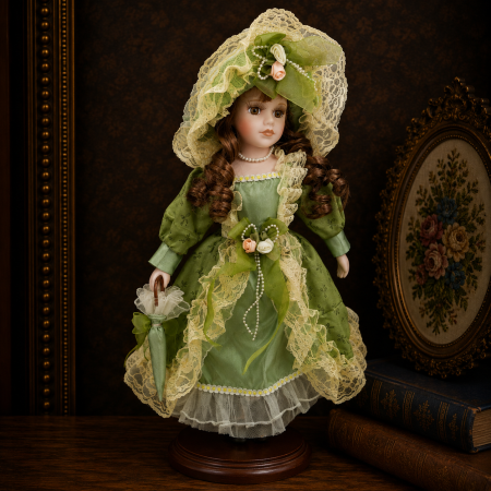 Papusi de colectie - Păpușă de colecție, din porțelan, rochie victoriana cu bonetă, cu suport, verde, 43 cm