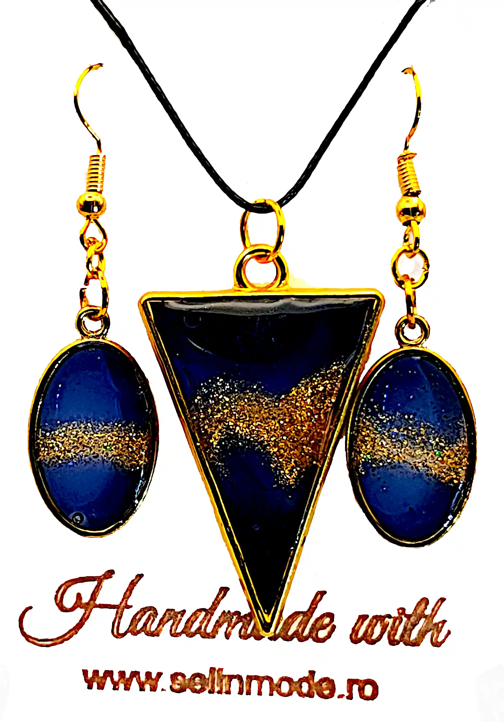 Set bijuterii handmade din rășină epoxidică – Pandantiv triunghiular și cercei ovali albastru-auriu | SM 193 [1]