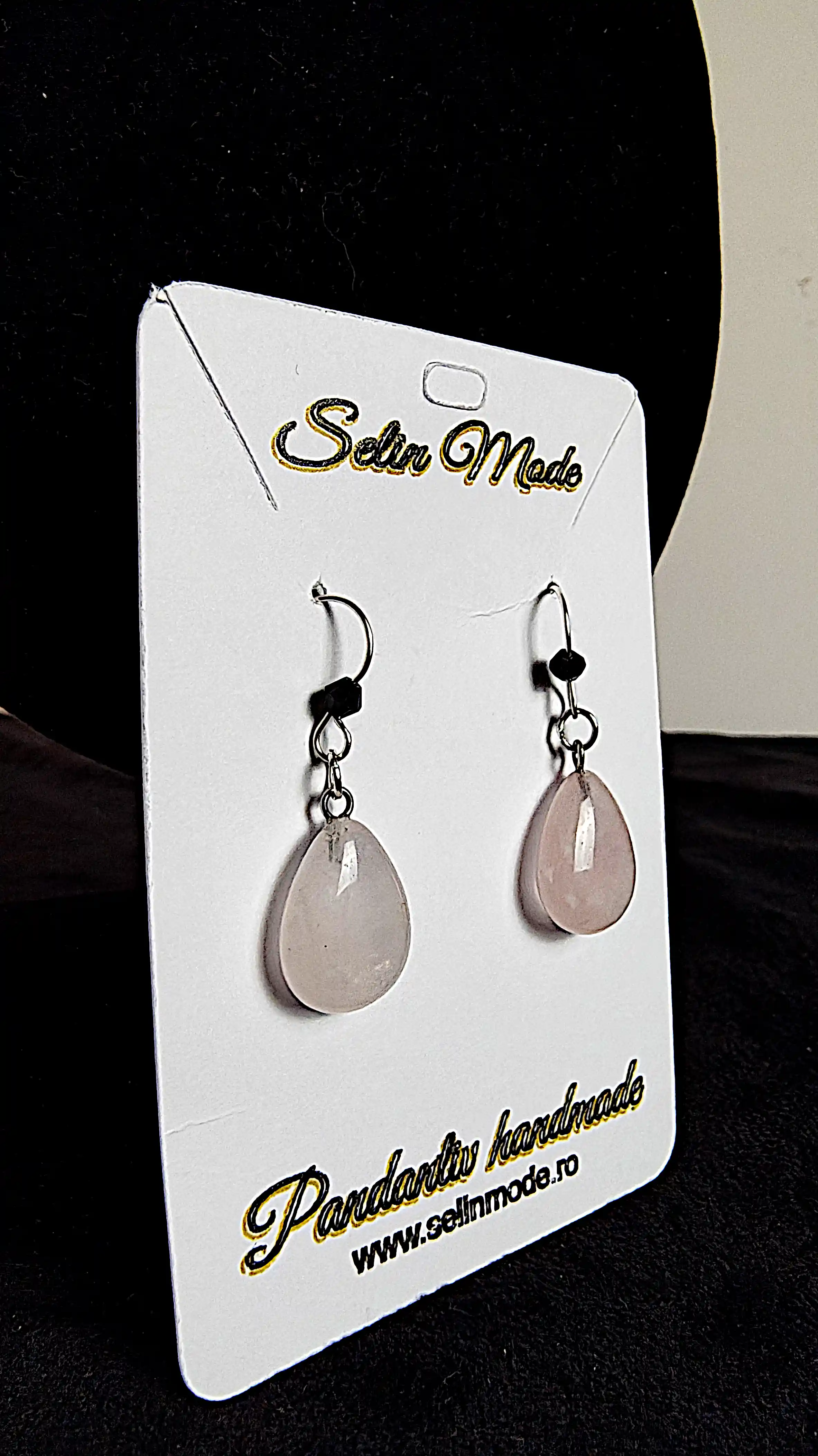 Cercei cu Piatră Naturală de Cuarț Roz și Accente Negre – Handmade SM58 [2]