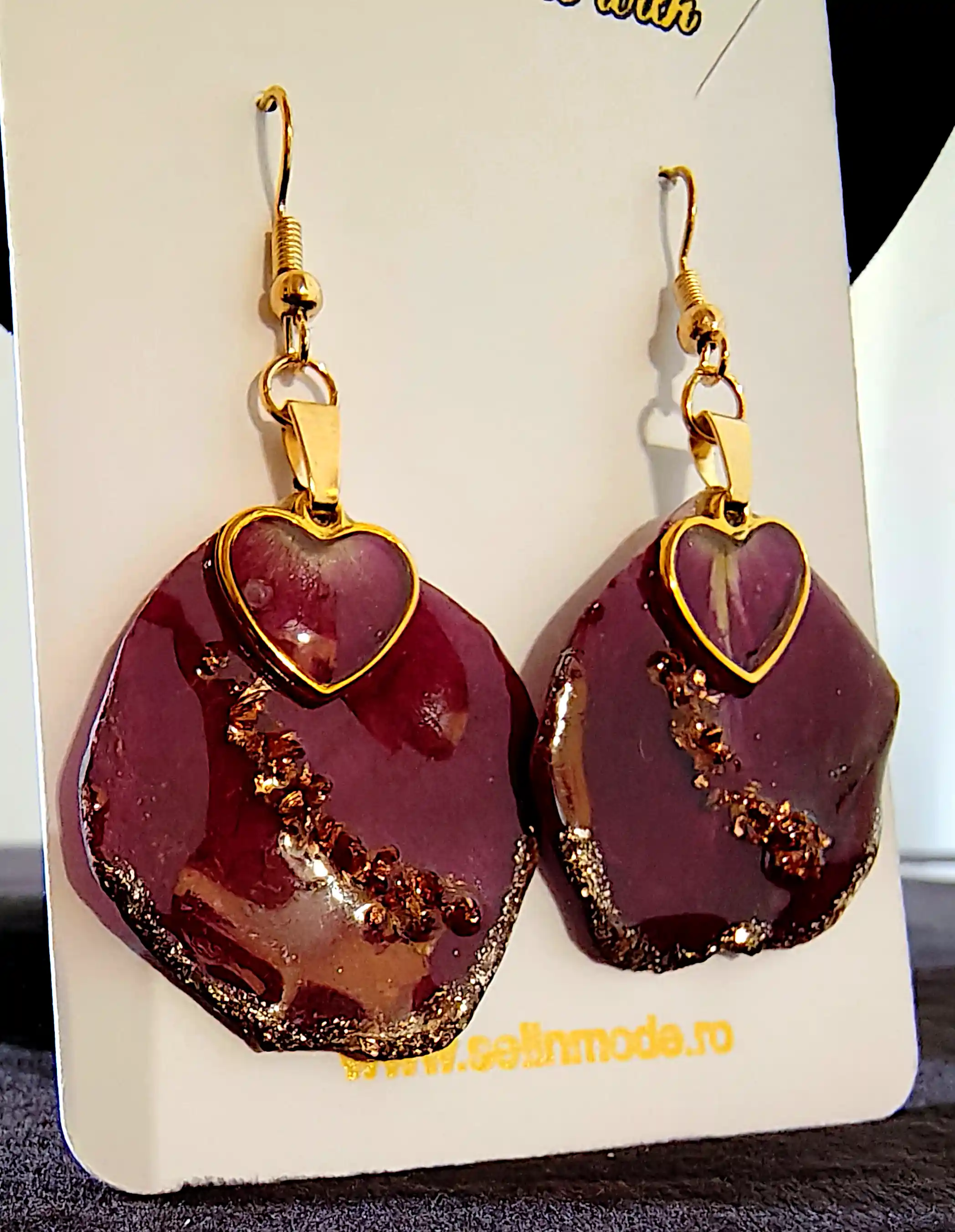 Cercei din Rășină cu Petale Naturale Roșii și Inimă Auriu – Handmade SM 88 [2]