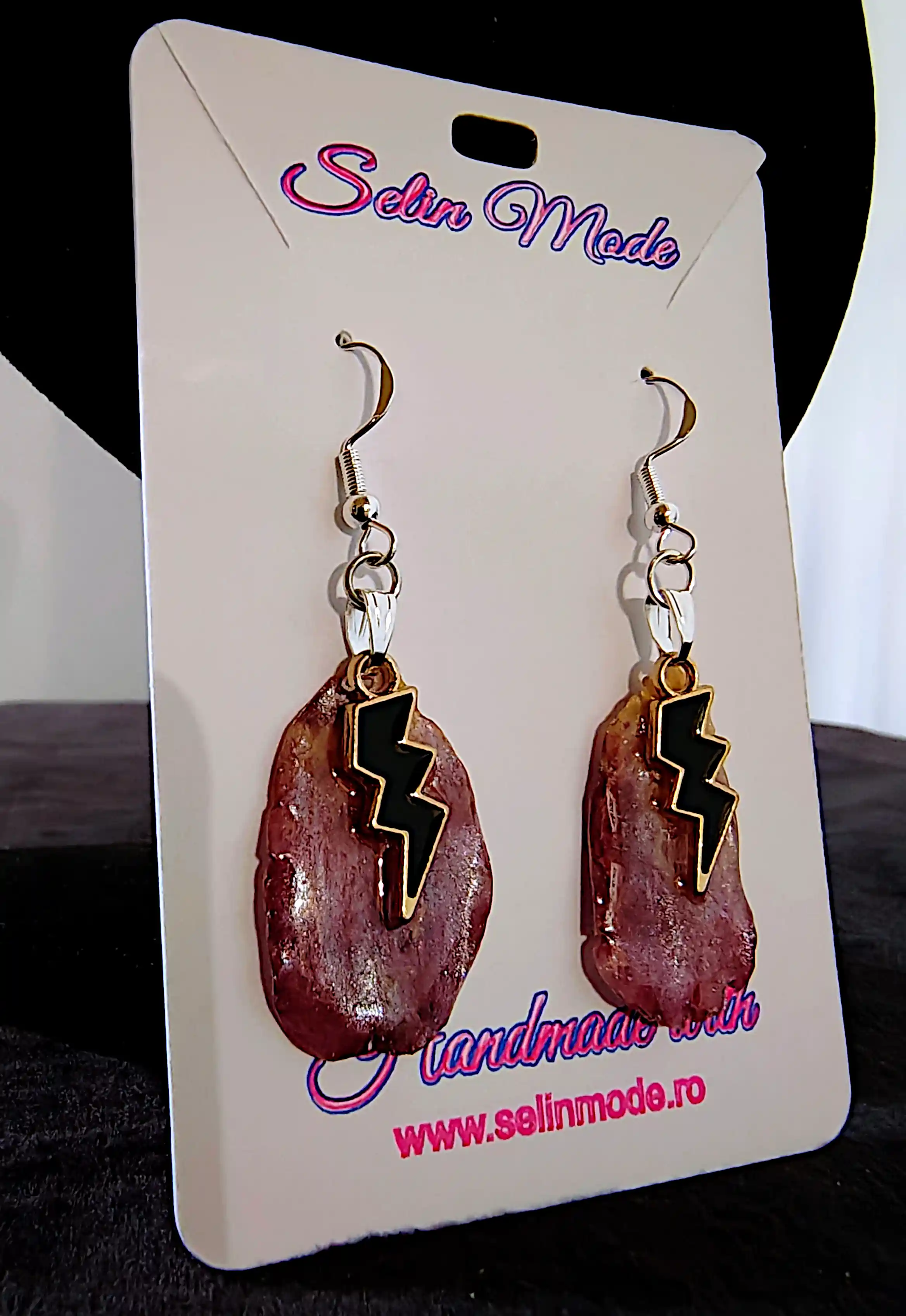 Cercei din Rășină Roz-Sidefată cu Fulger Negru și Accente Aurii – Handmade SM92 [2]