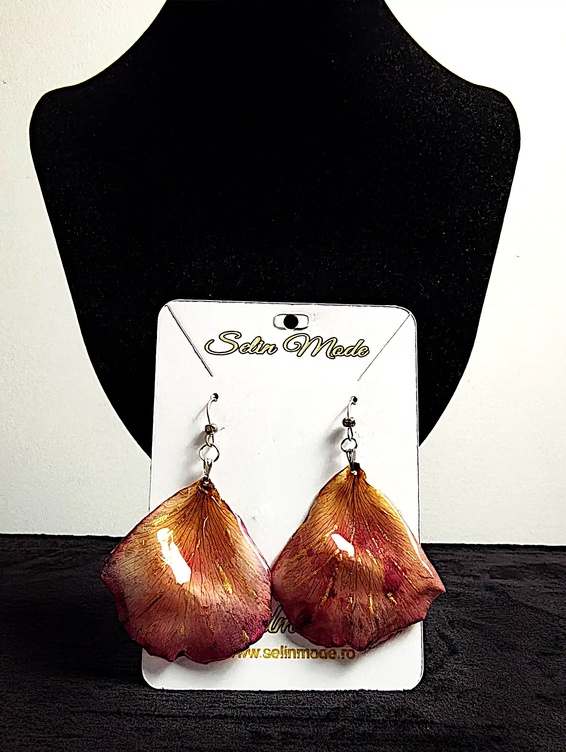 Cercei SM 104 – Petale naturale de trandafir cu tortițe din cupru argintat [2]