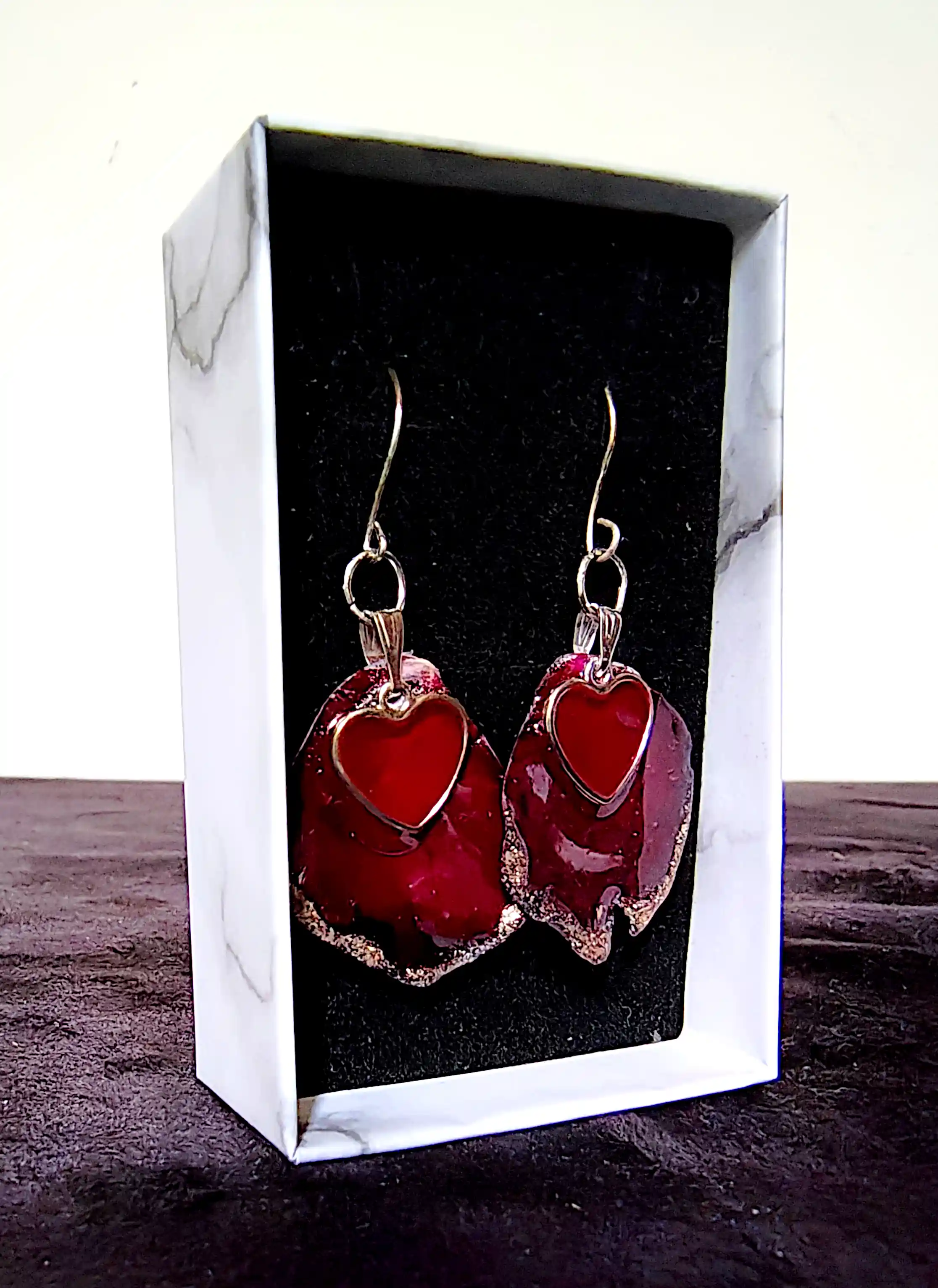 Cercei SM 115 – Petale naturale de trandafir cu inimioare roșii [2]