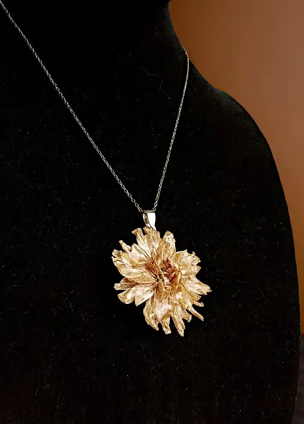 Pandantiv handmade din floare naturală CRIZANTEMĂ – SM 87 [2]