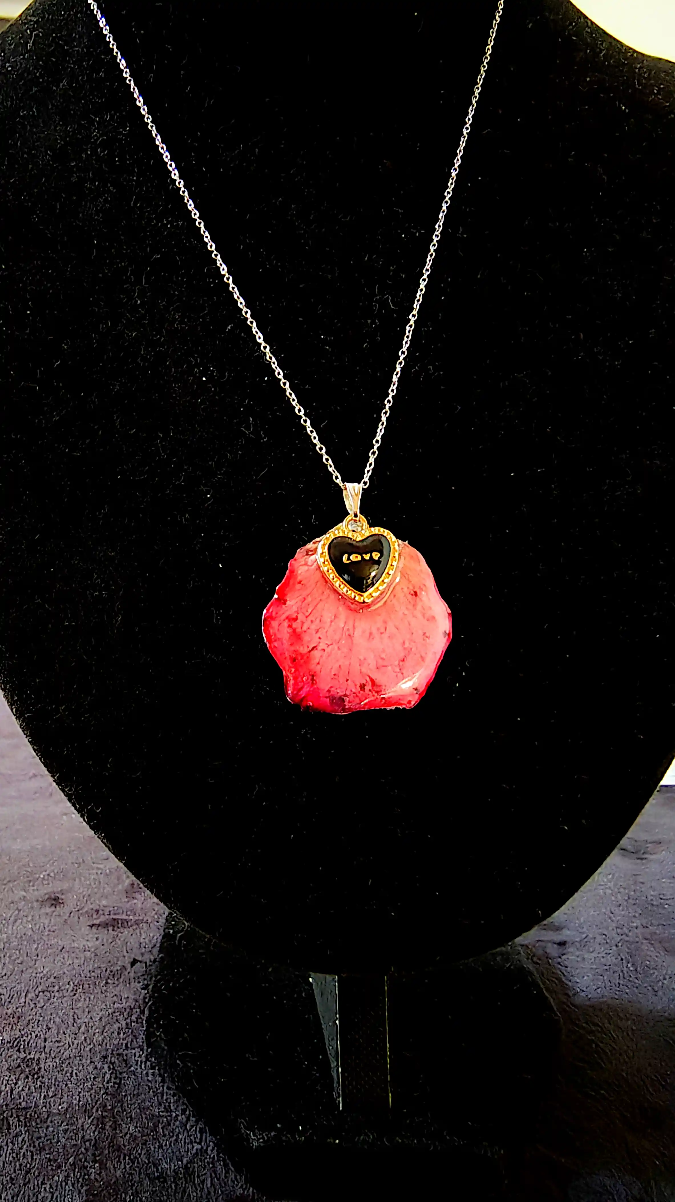 Pandantiv handmade din petală naturală de trandafir cu inimă „Love” – SM 85 [1]