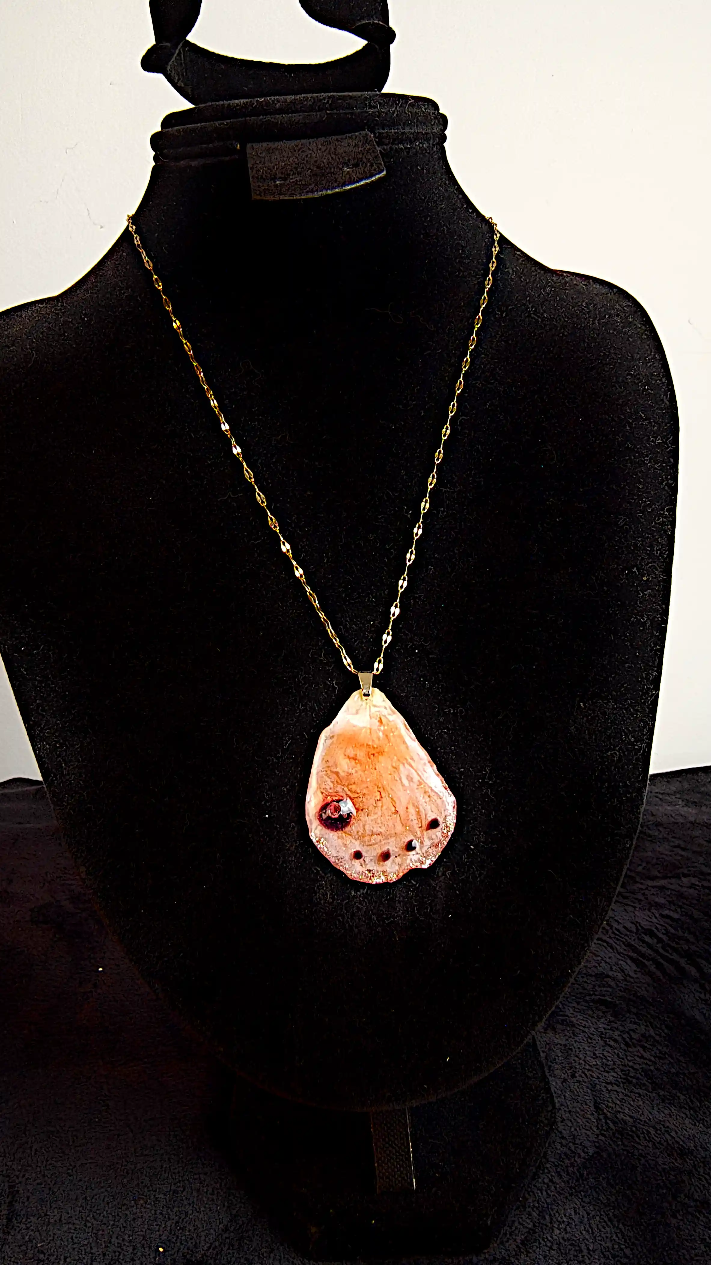 Pandantiv Handmade din Petală Naturală de Trandafir Presată în Rășină – SM 16 [1]