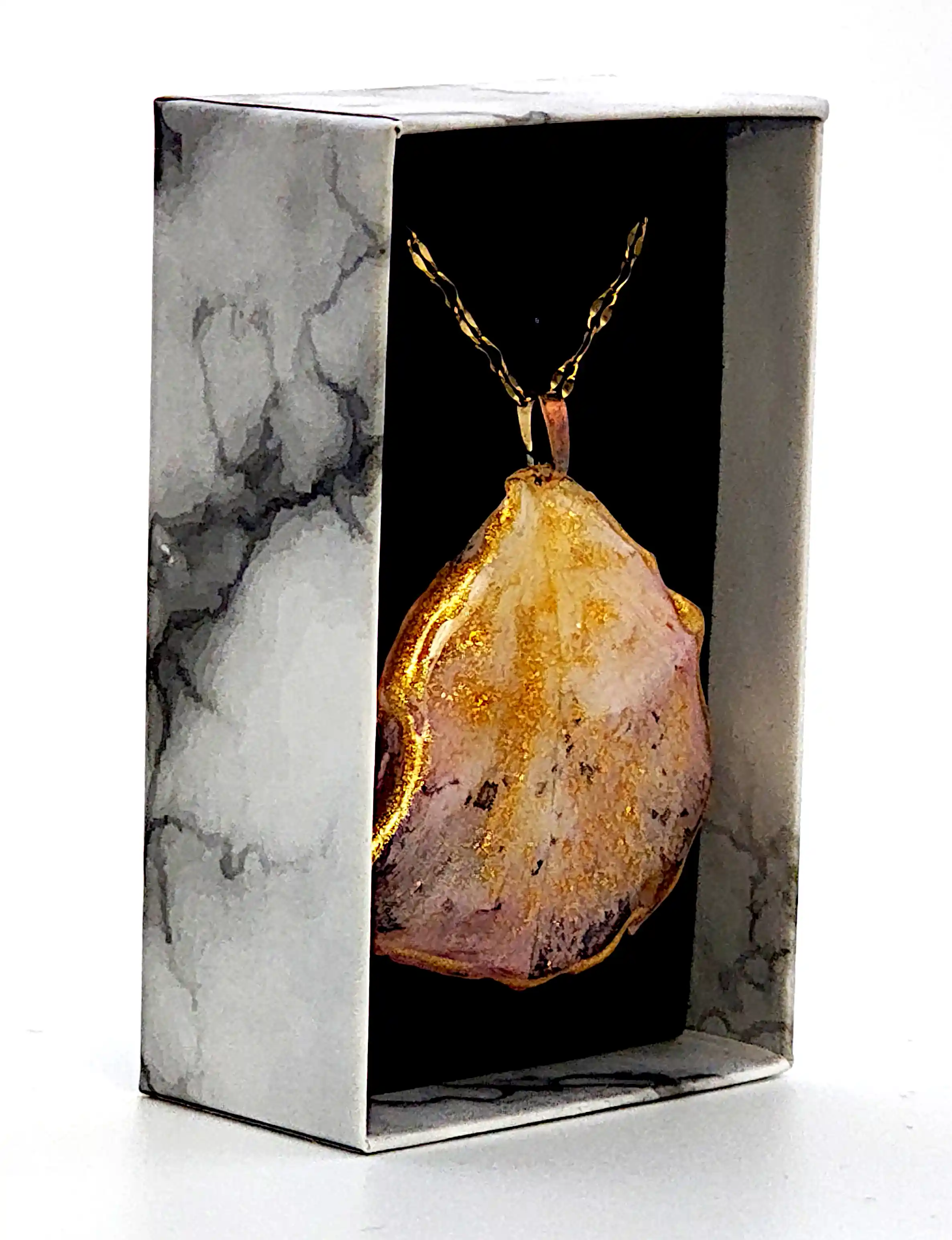 Pandantiv Handmade din Petală Naturală de Trandafir Roz cu Accente Aurii – SM 24 [3]