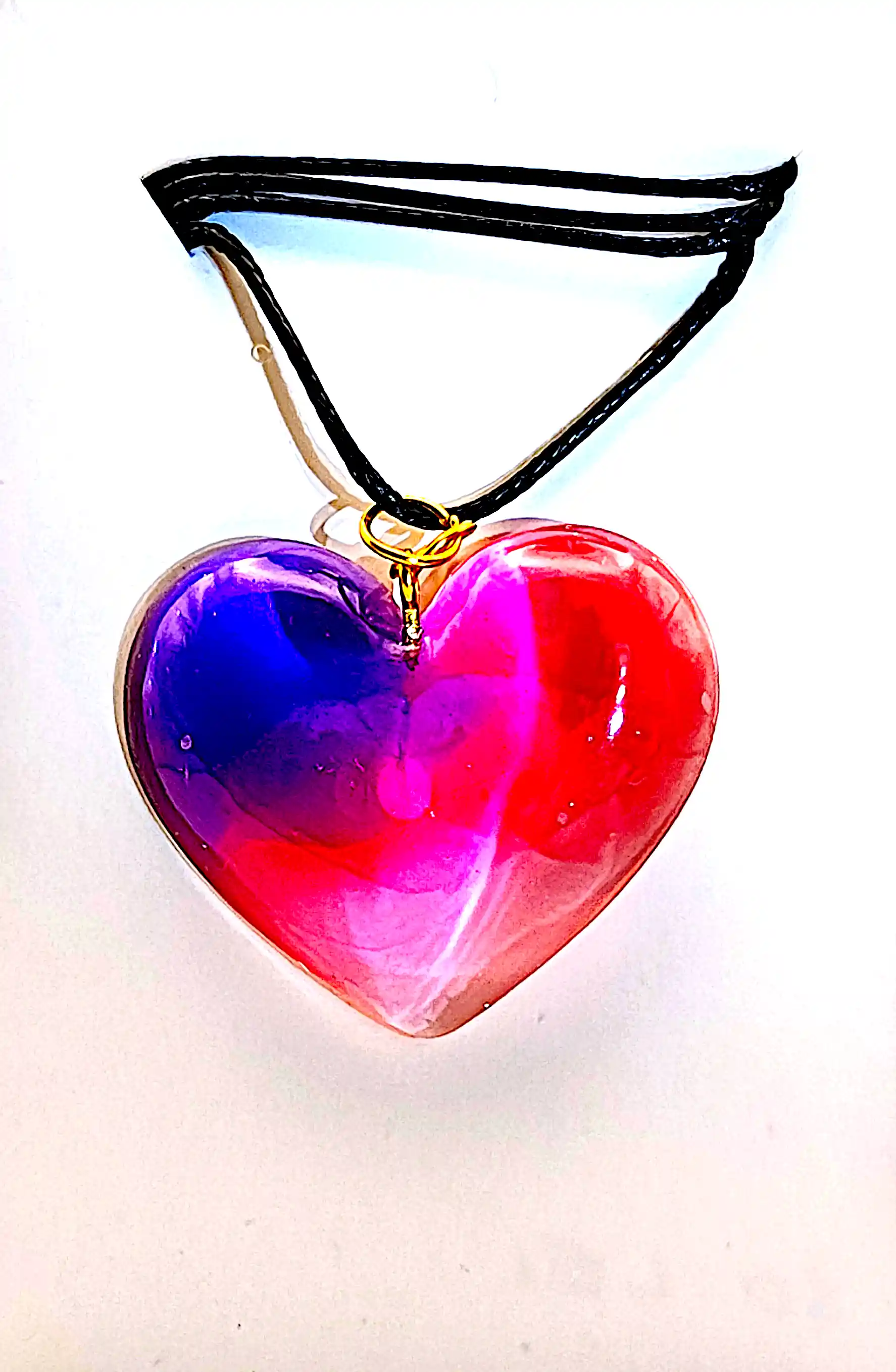 Pandantiv handmade din rășină epoxidică – Inimă multicoloră (Roz, Roșu, Mov) | SM 195 [1]