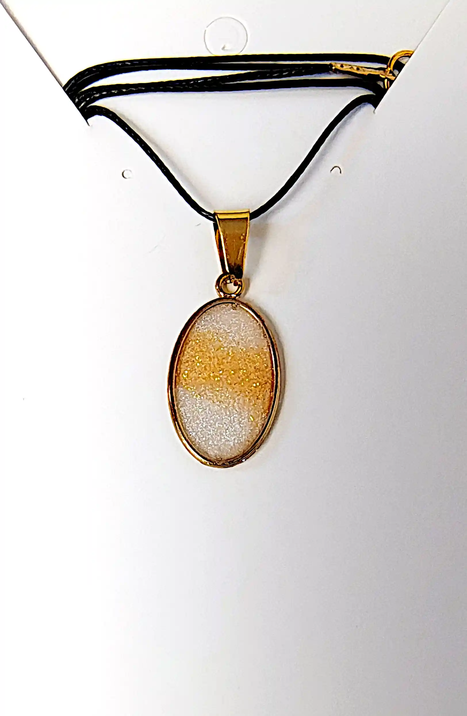 Pandantiv Handmade din Rășină Epoxidică Oval Alb-Auriu – SM 164 [1]