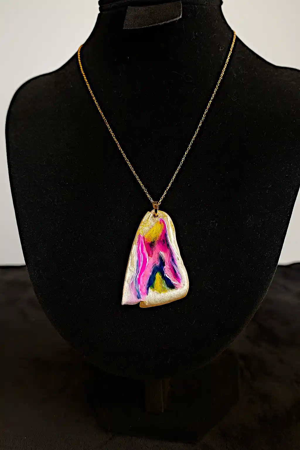 Pandantiv SM 09 – Petală naturală de trandafir multicoloră în rășină transparentă [2]