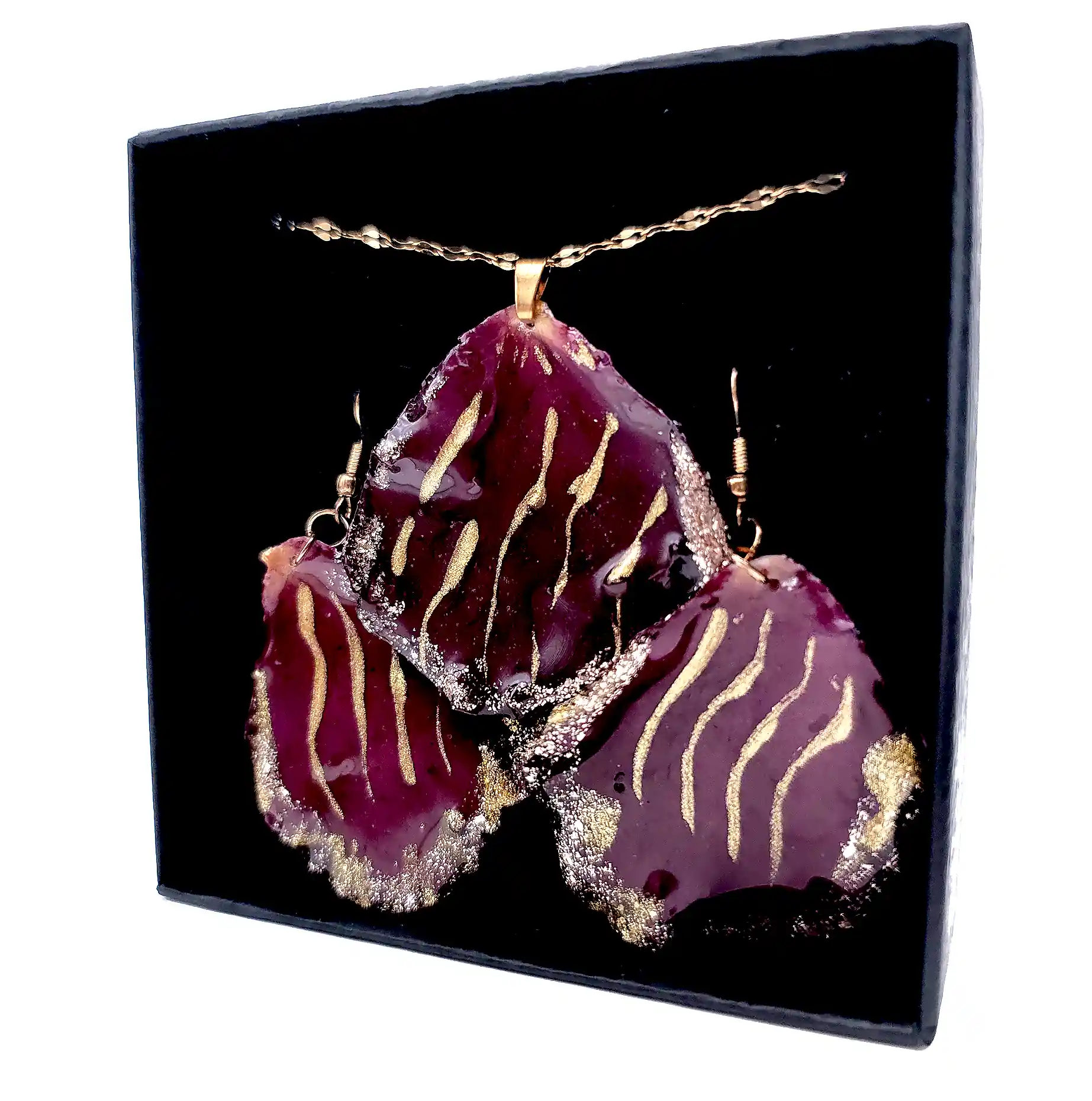 Set Handmade Cercei și Pandantiv din Petale Naturale de Trandafir Roșu cu Accente Aurii – SM 50 [3]