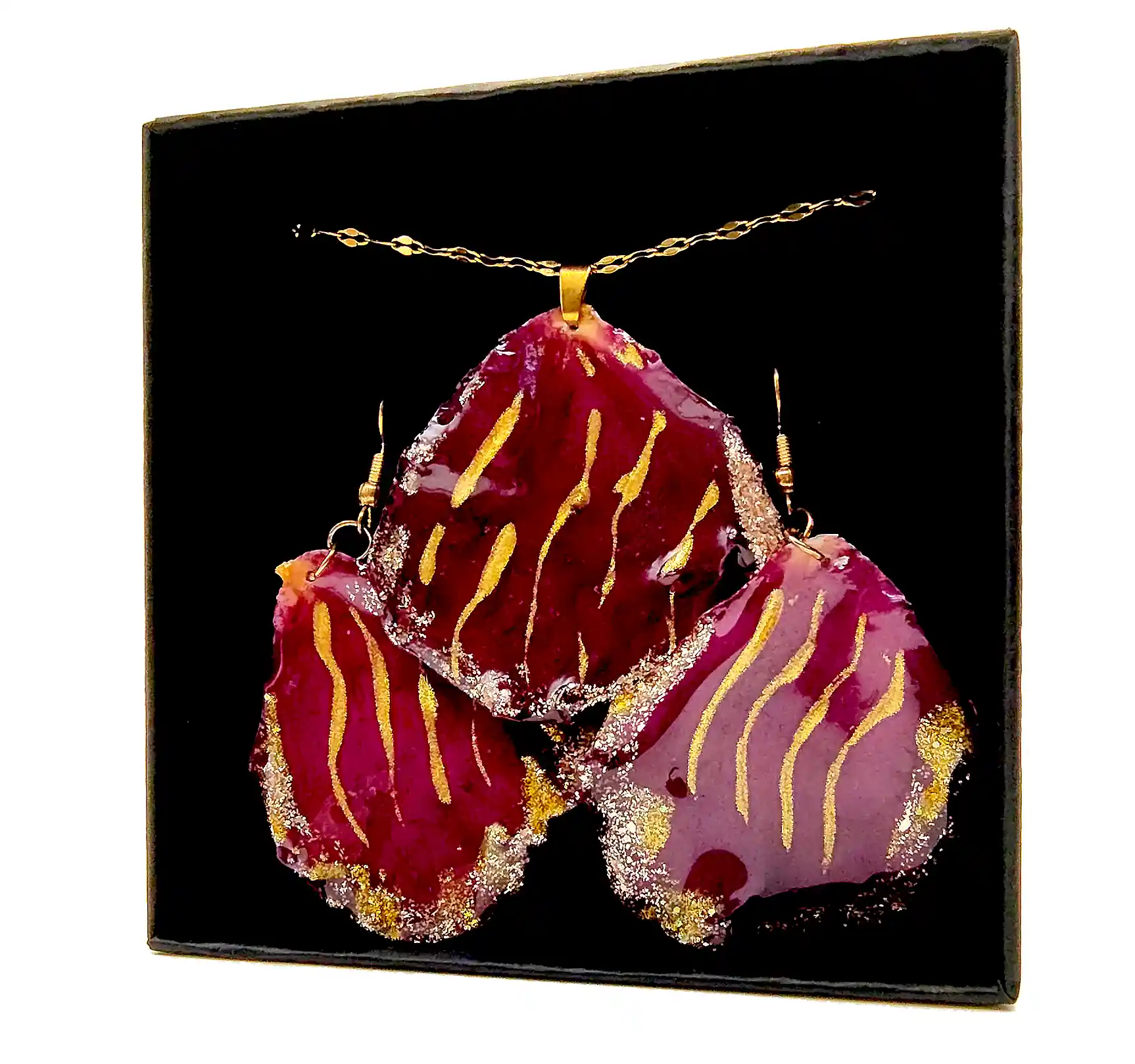 Set Handmade Cercei și Pandantiv din Petale Naturale de Trandafir Roșu cu Accente Aurii – SM 50 [2]