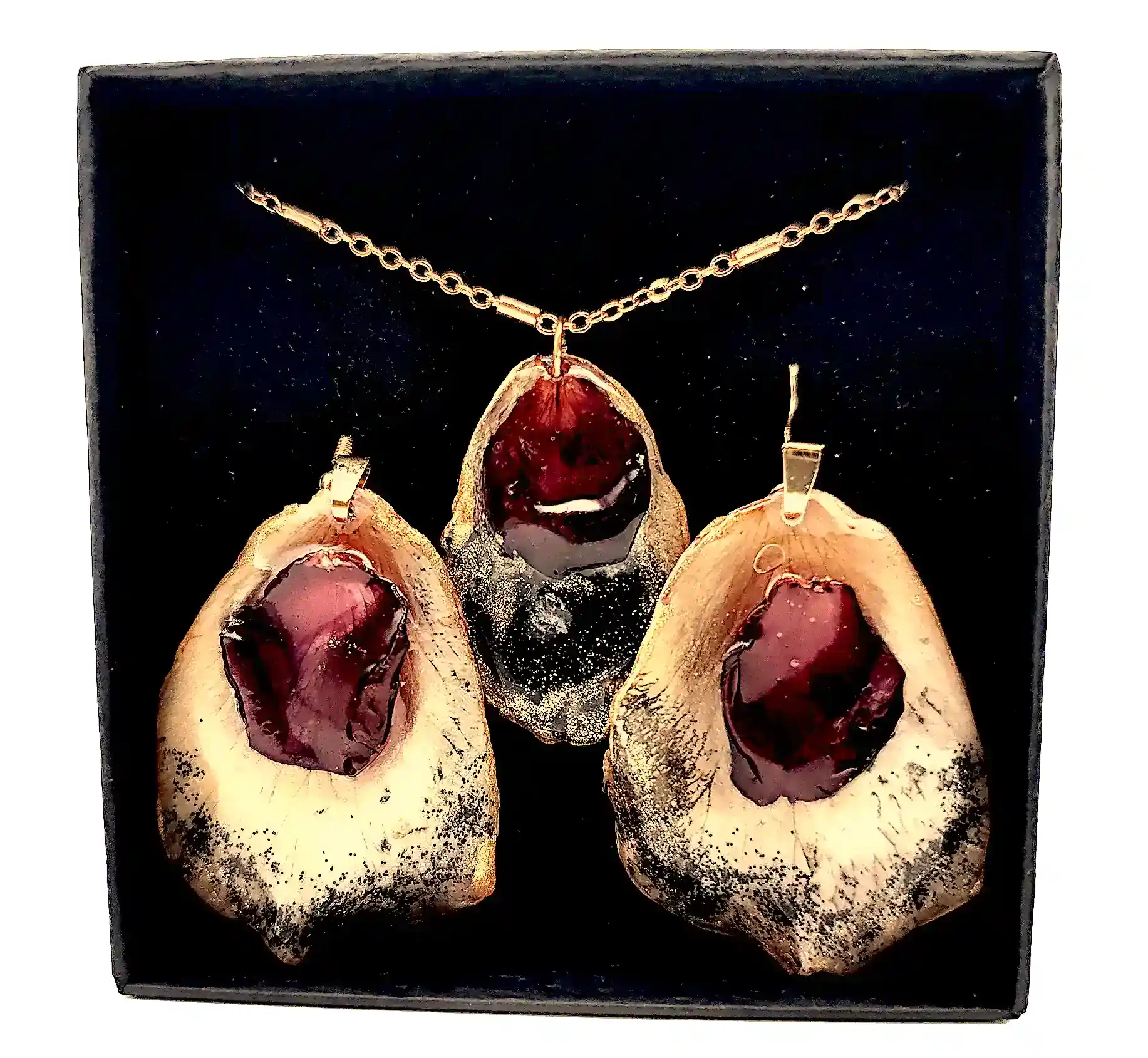 Set Handmade Cercei și Pandantiv din Petale Naturale Roșii în Rășină cu Accente Aurii – SM 12 [2]
