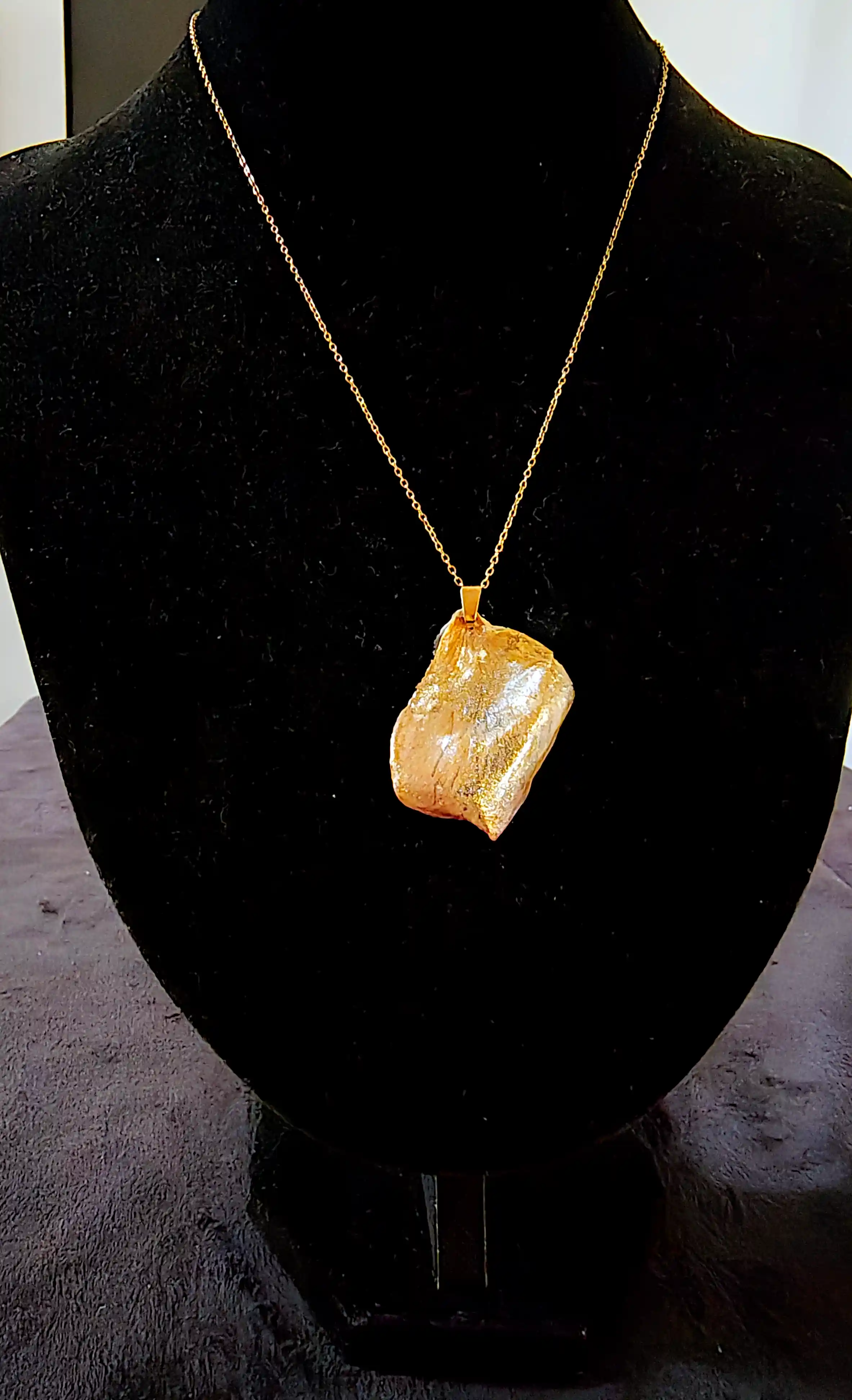 Set Handmade Cercei și Pandantiv din Petale de Trandafir Naturale cu Inimioare Aurii și Cristale Negre – SM 76 – Selin Mode [3]