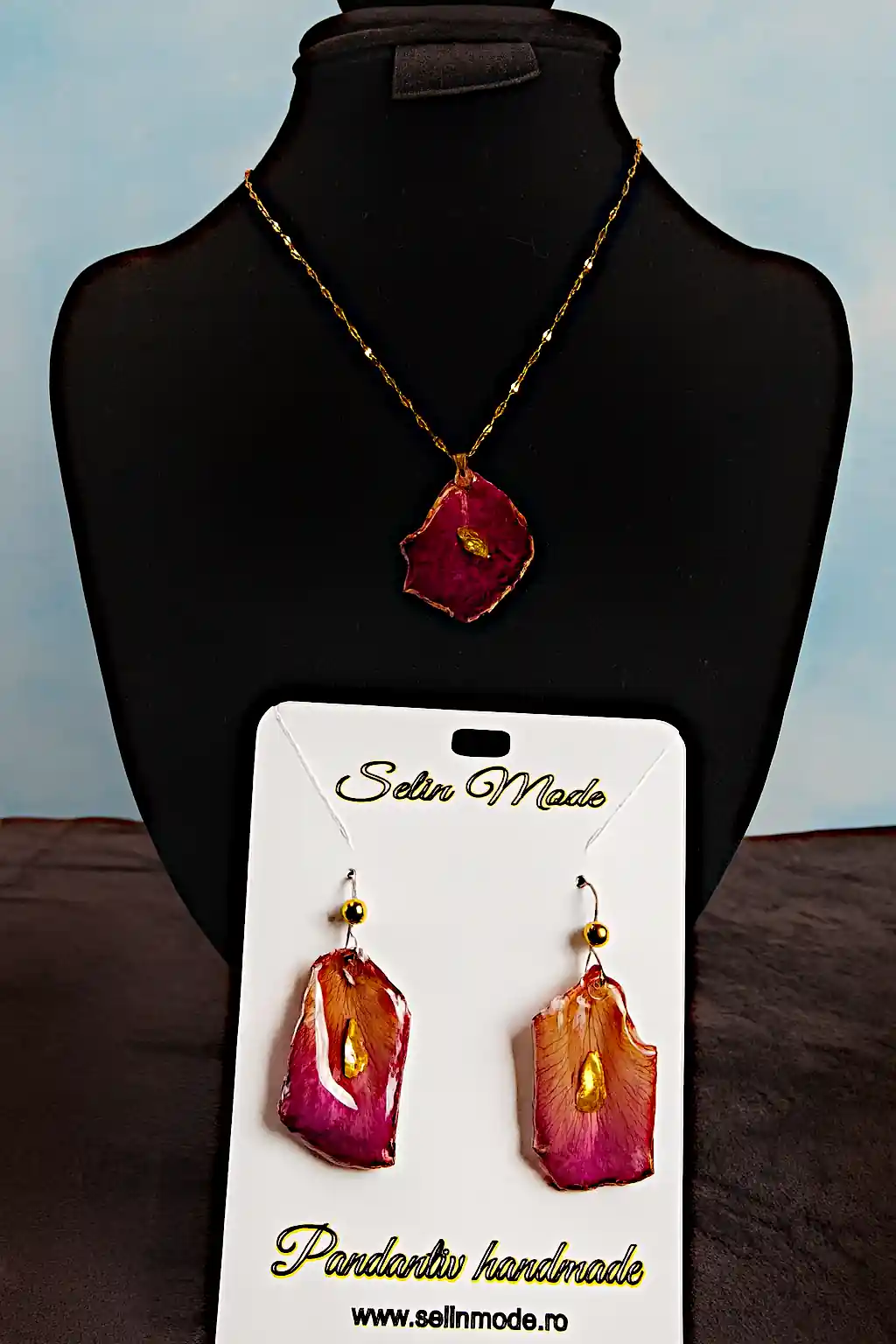 Set Pandantiv și Cercei din Petale Naturale de Trandafir Presate în Rășină – SM 18 [1]