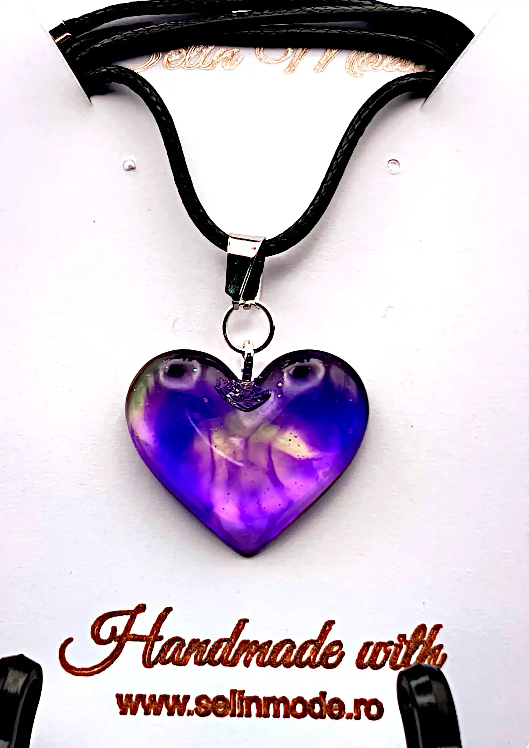 Pandantive din Rășină Epoxidică - Pandantiv handmade din rășină epoxidică în formă de inimă – Mov cu efect floral | SM 188