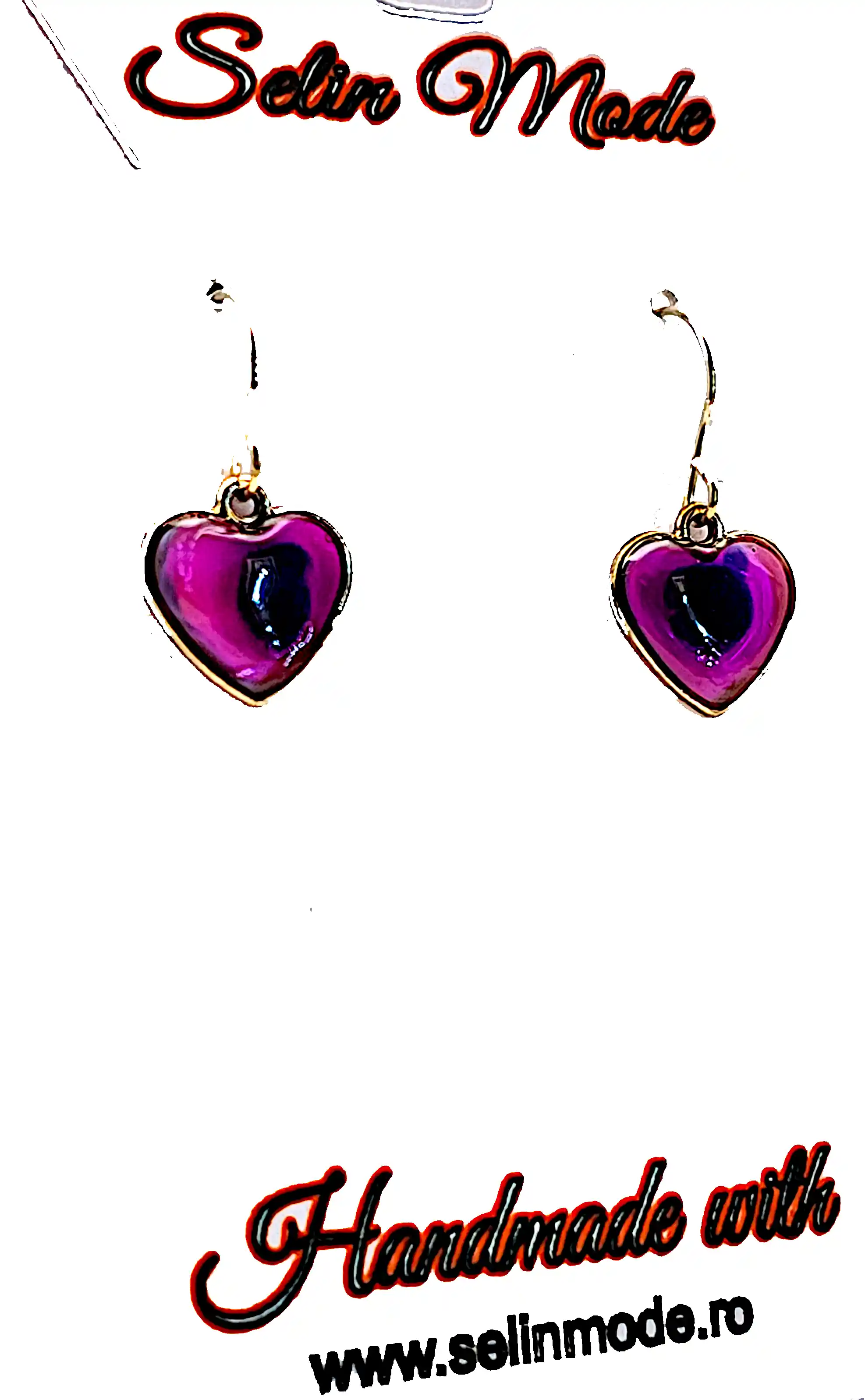 1.	Evită expunerea prelungită la soare puternic direct Rășina epoxidică poate îngălbeni în timp sub UV intens Nu folosi alcool izopropilic, acetona, diluanți sau solvenți puternici Acestea pot matui suprafața epoxidică  2.	Curățarea recomandată: – apă călduță și puțin detergent lichid delicat– șterge cu o lavetă moale din microfibră 3.	Depozitare recomandată: – uscat – ferit de căldură excesivă 4.	Aplicarea produselor cosmetice (parfum, fixativ, cremă) trebuie făcută înainte de a pune cerceii Nu purta cerceii în apă (duș / piscină / mare) Dacă pierd luciul în timp lustruire ușoară cu lavetă din microfibră [1]