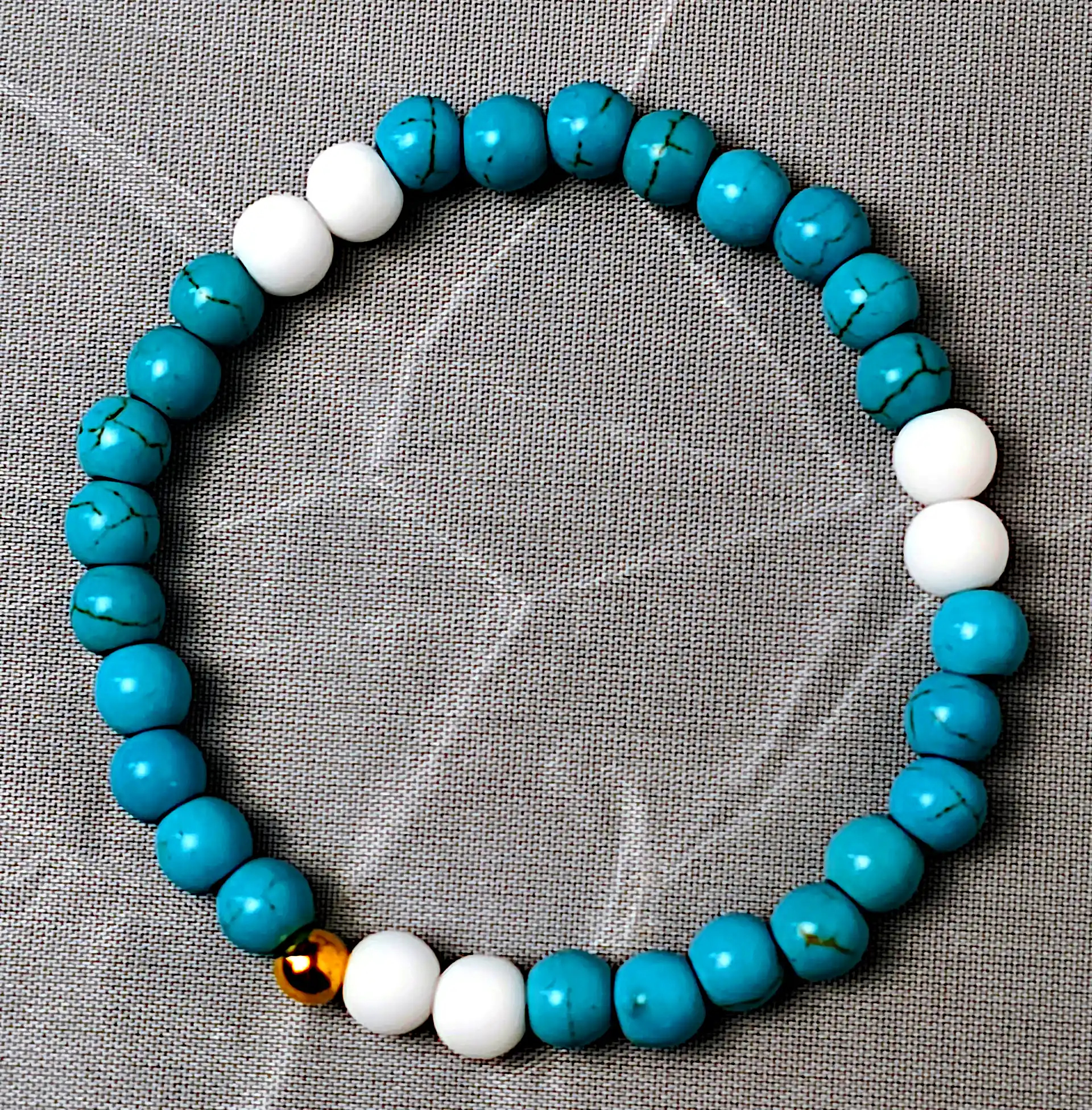 Bratari - Brățară cu pietre turcoaz și mărgele albe Onix alb SM 118