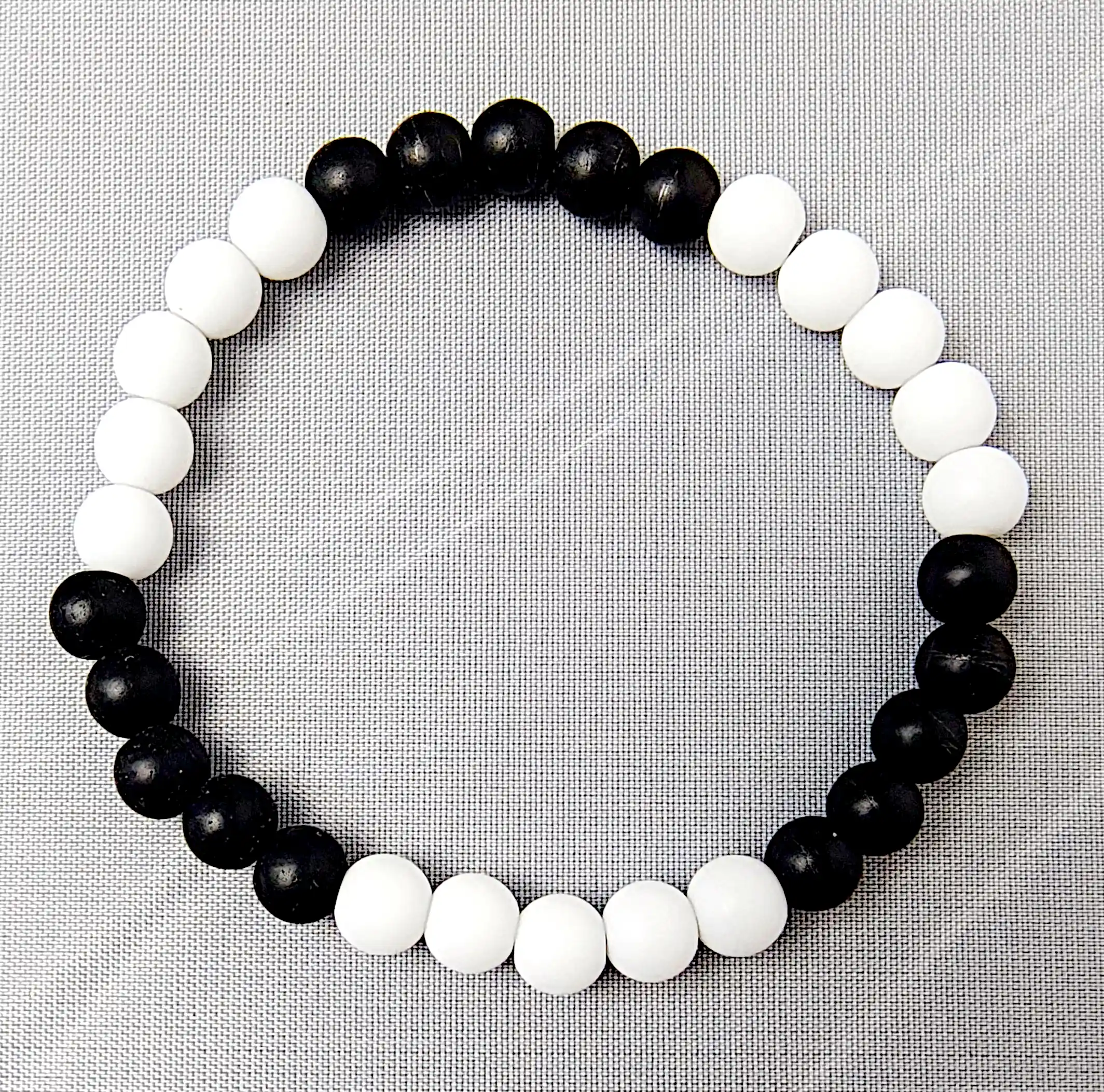 Bratari - Brățară din onix alb și onix negru, biluțe 6 mm, mărime 15,5 cm – SM 133