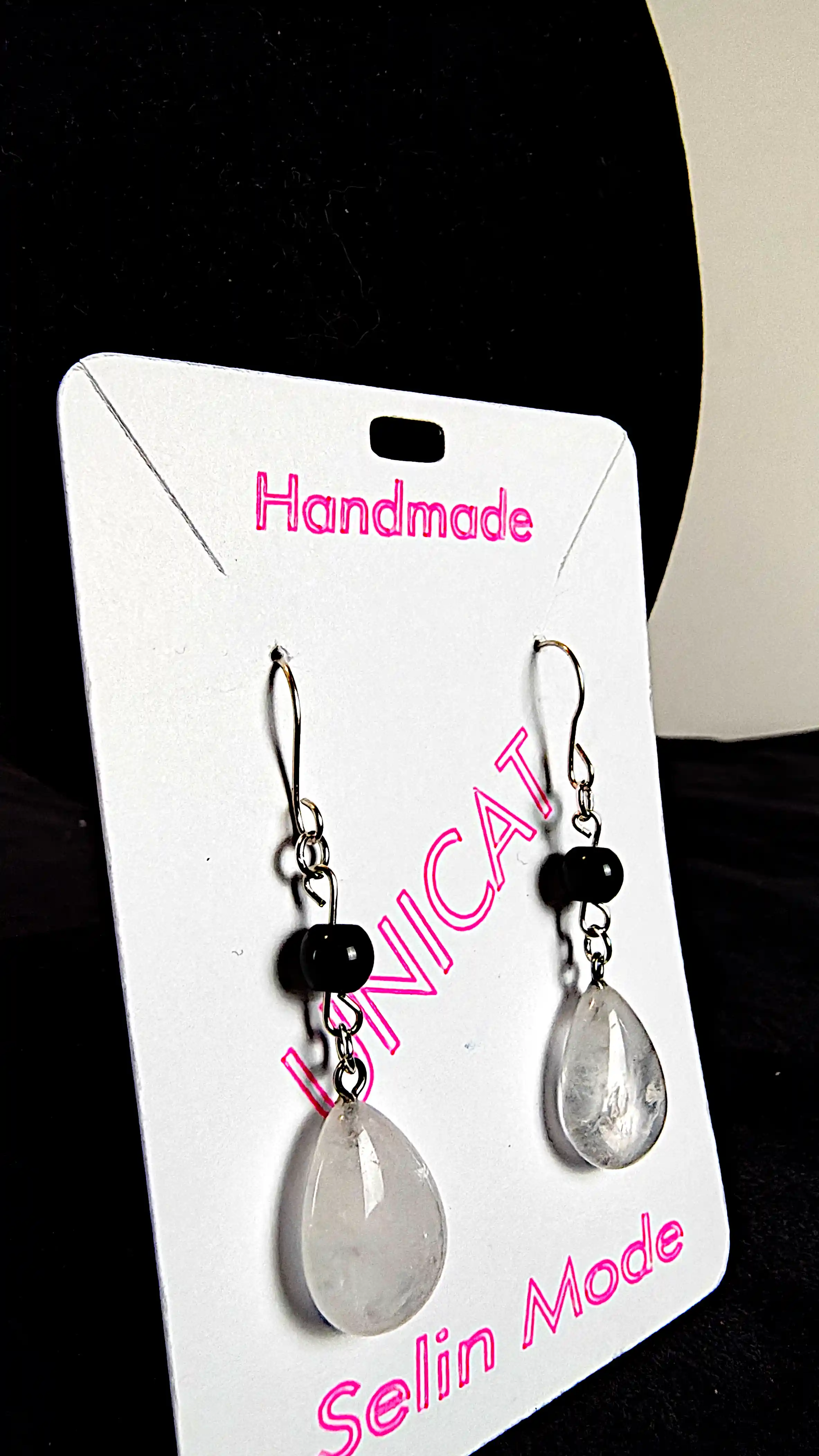 Cercei cu Piatră Naturală de Cuarț Alb și Accente Negre – Handmade SM71 [1]