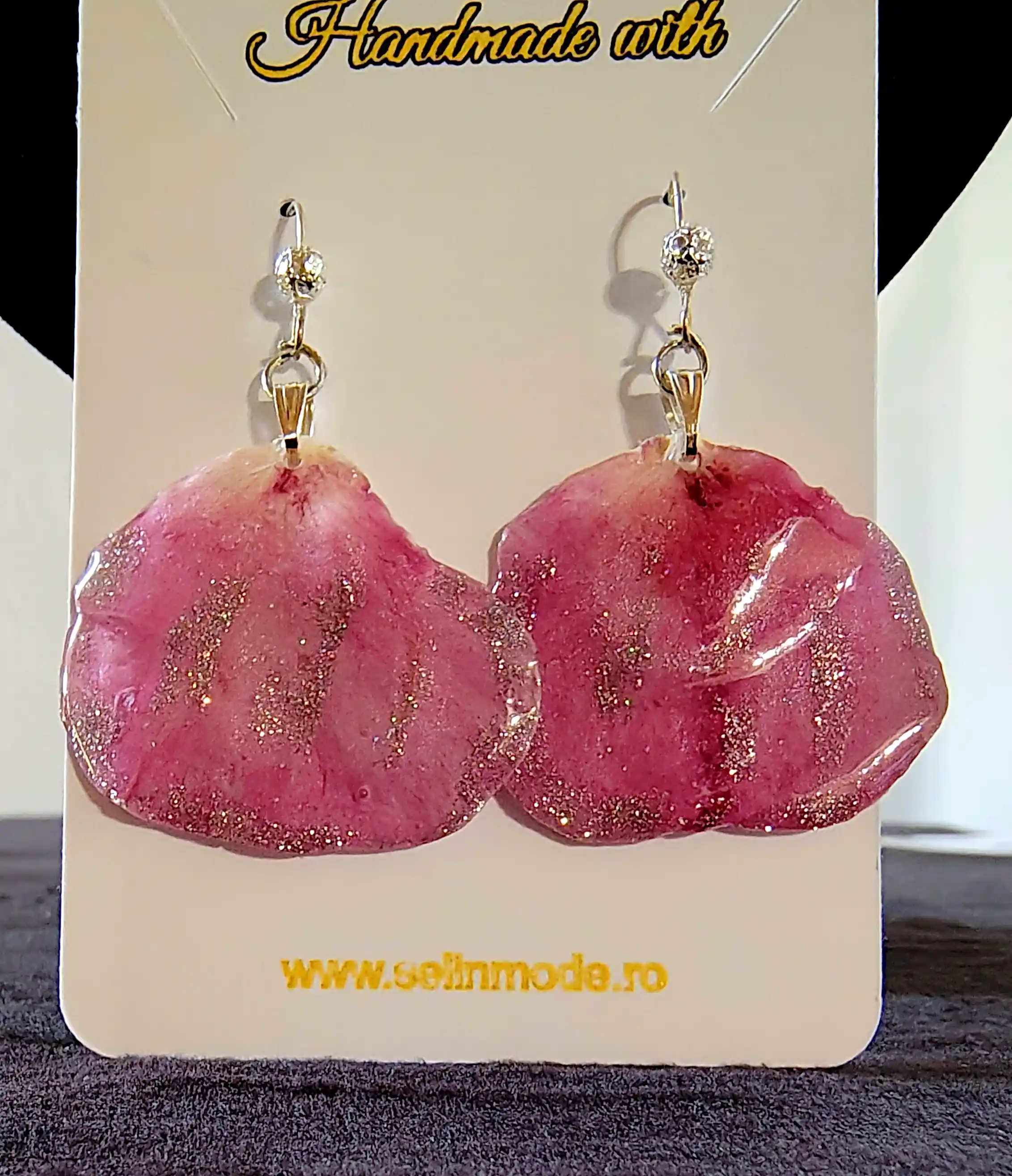 Flori Naturale - Cercei din Rășină Roz Sidefat cu Accente Strălucitoare – Handmade SM 89