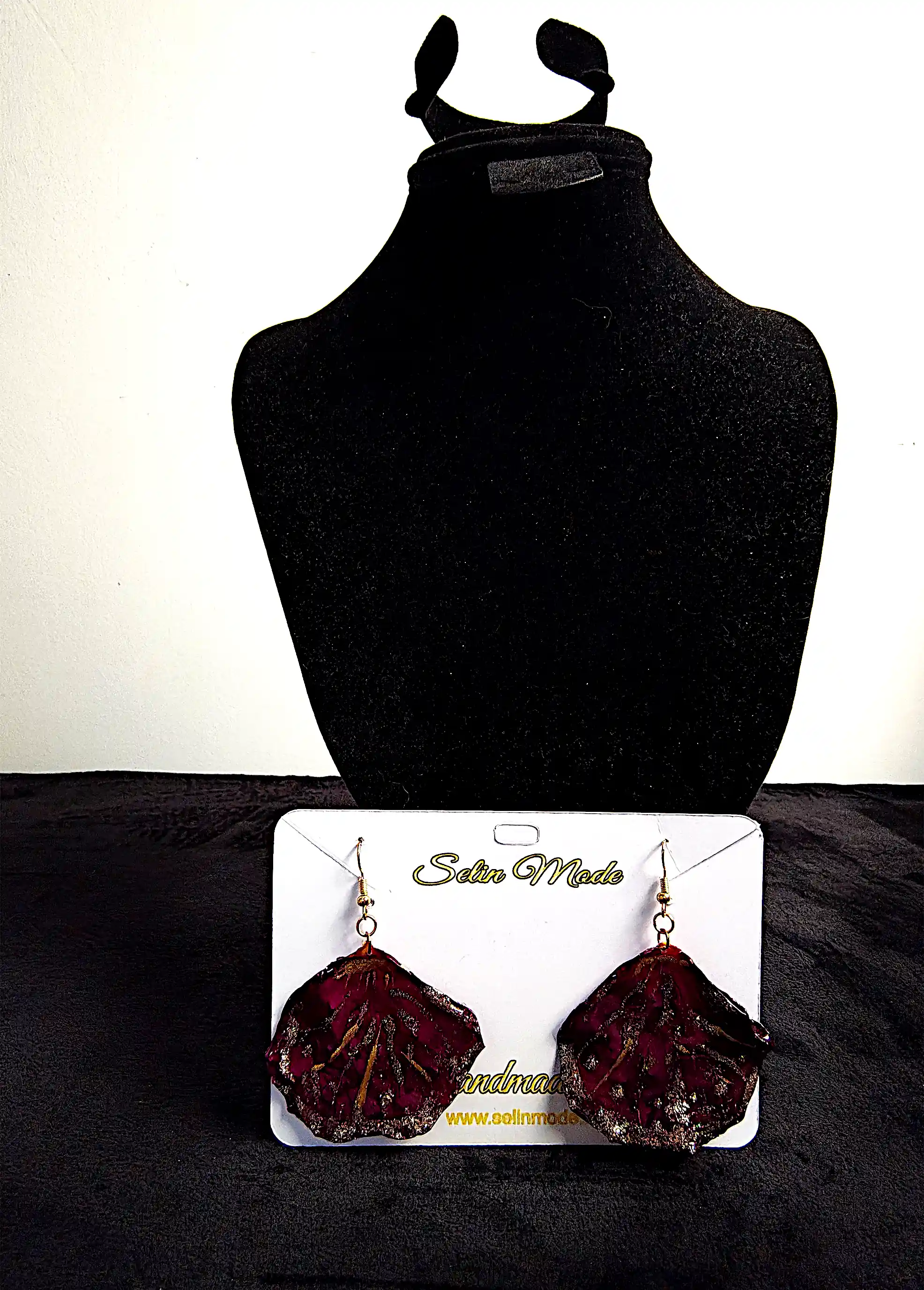 Flori Naturale - Cercei SM 103 – Petale naturale de trandafir în rășină transparentă cu accente aurii