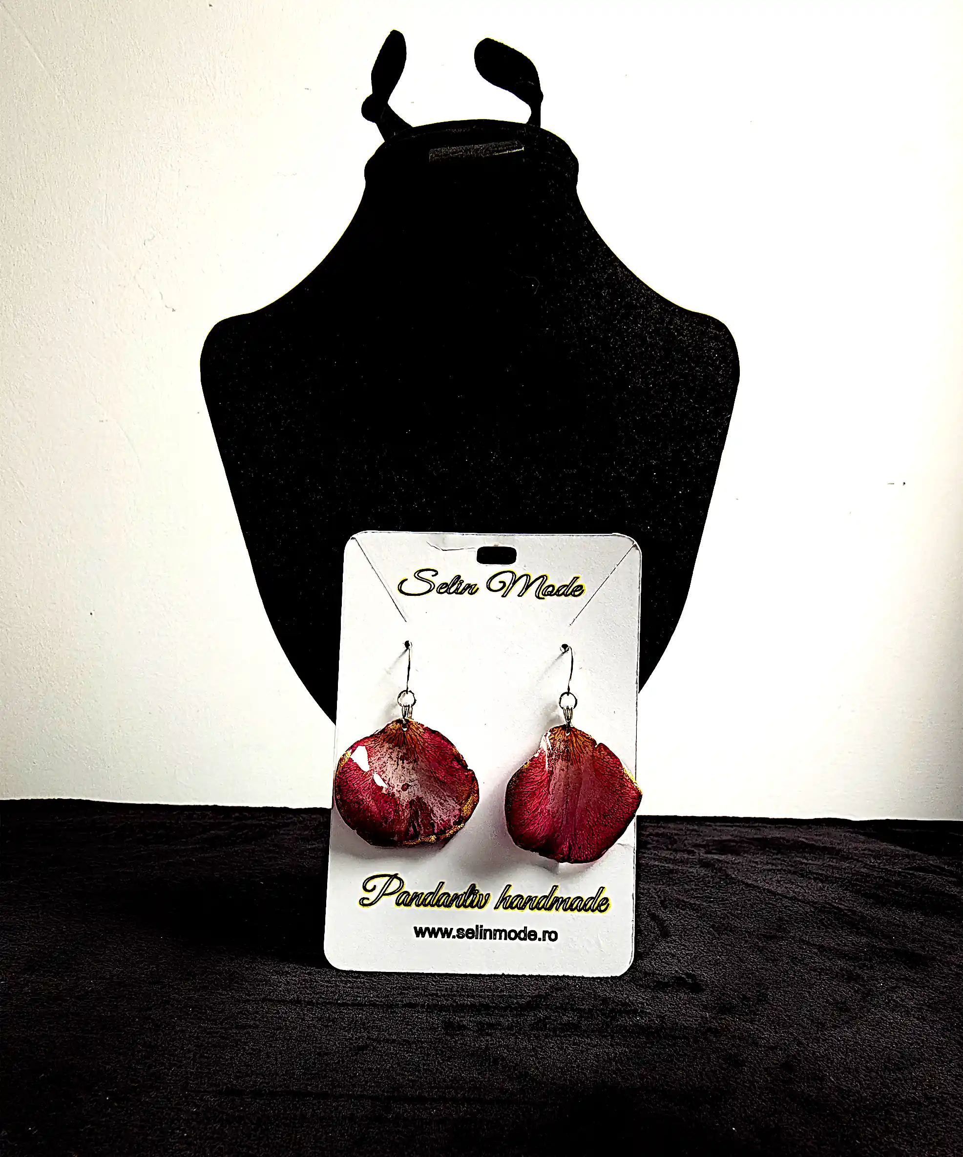 Cercei SM 105 – Petale naturale de trandafir cu tortițe din cupru argintat [1]