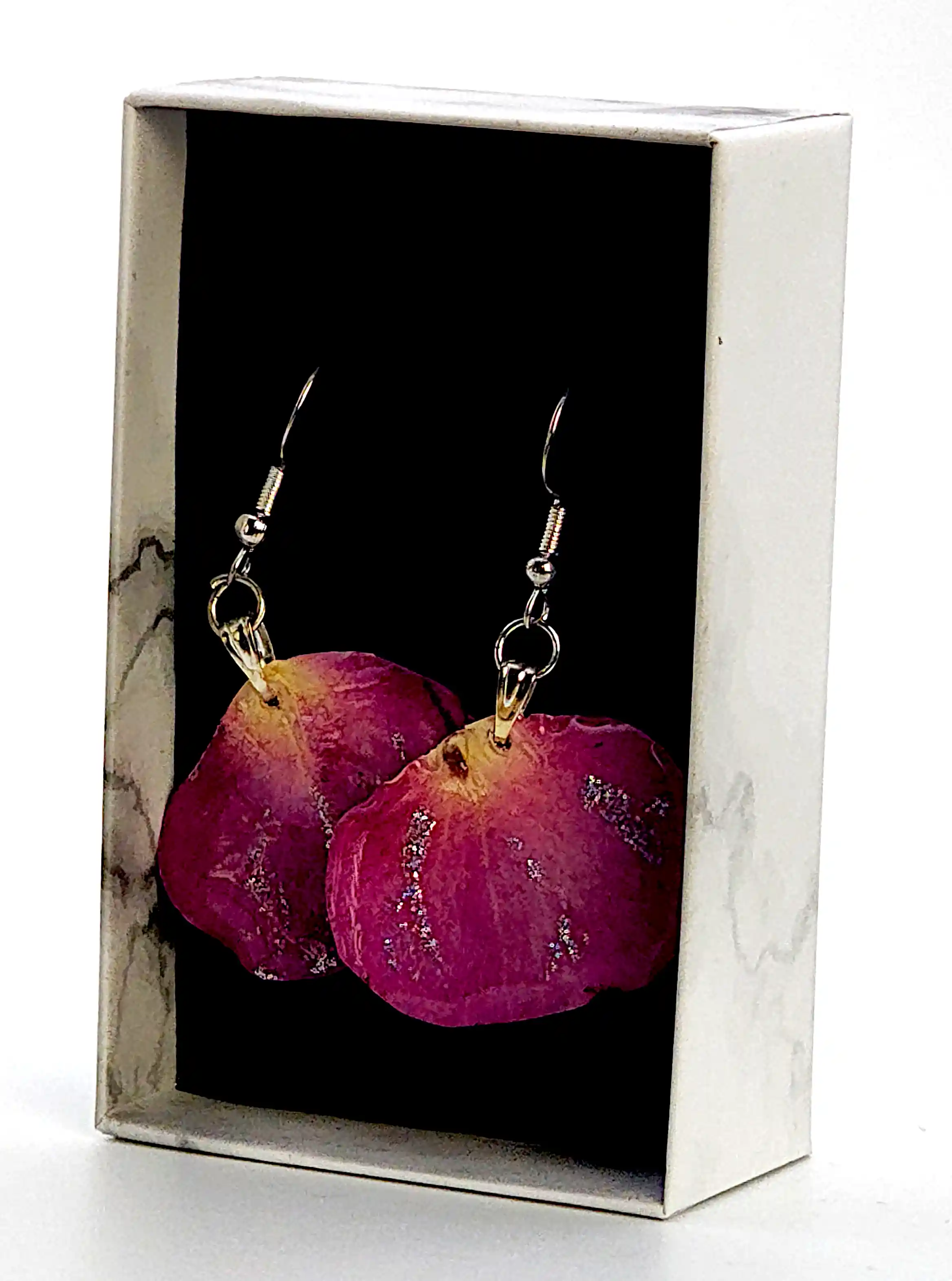 Cercei SM 116 – Petale naturale de trandafir cu accente delicate argintii [1]