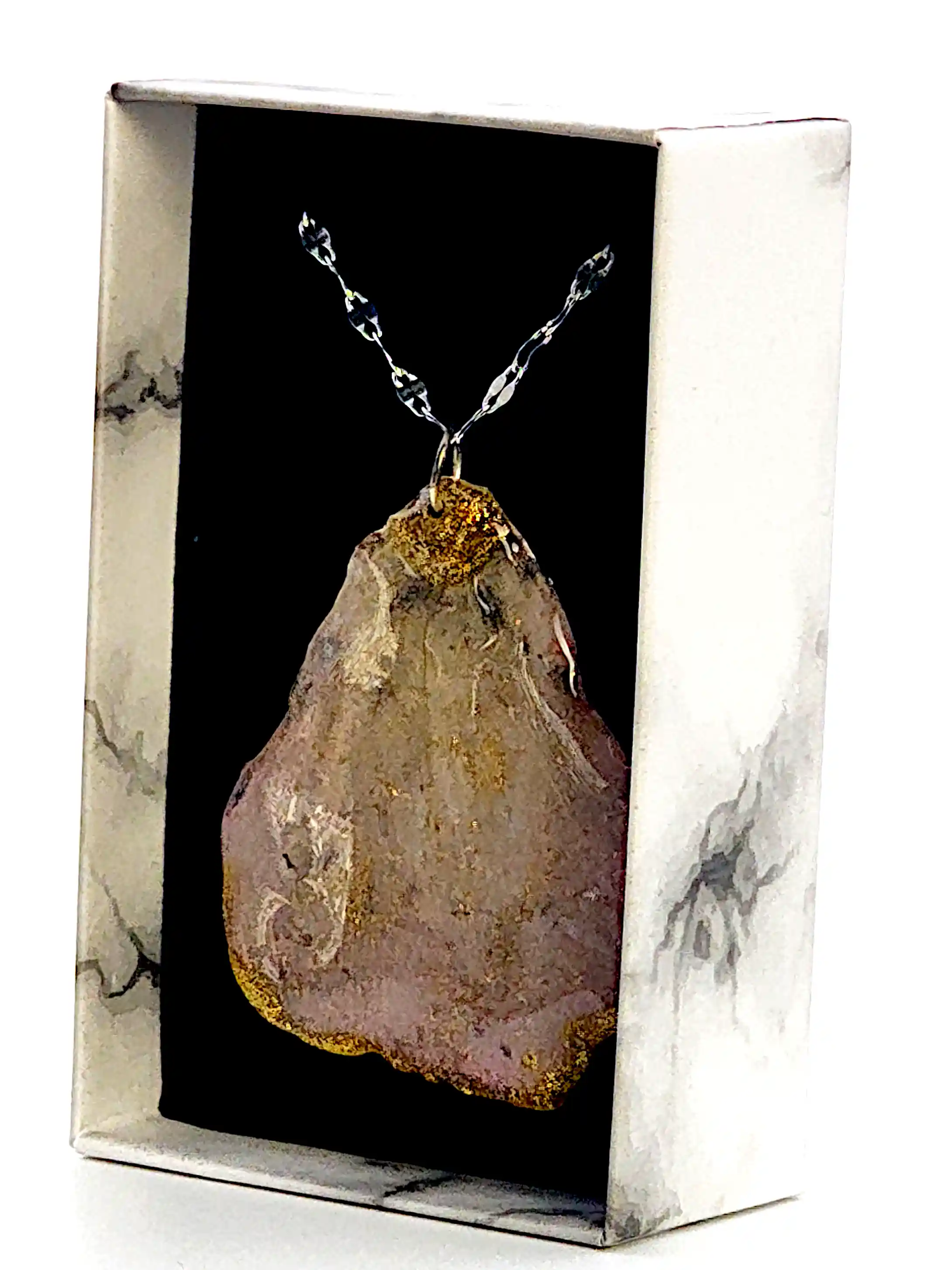 Pandantiv handmade cu petală naturală de trandafir și accente aurii – SM 26 [1]