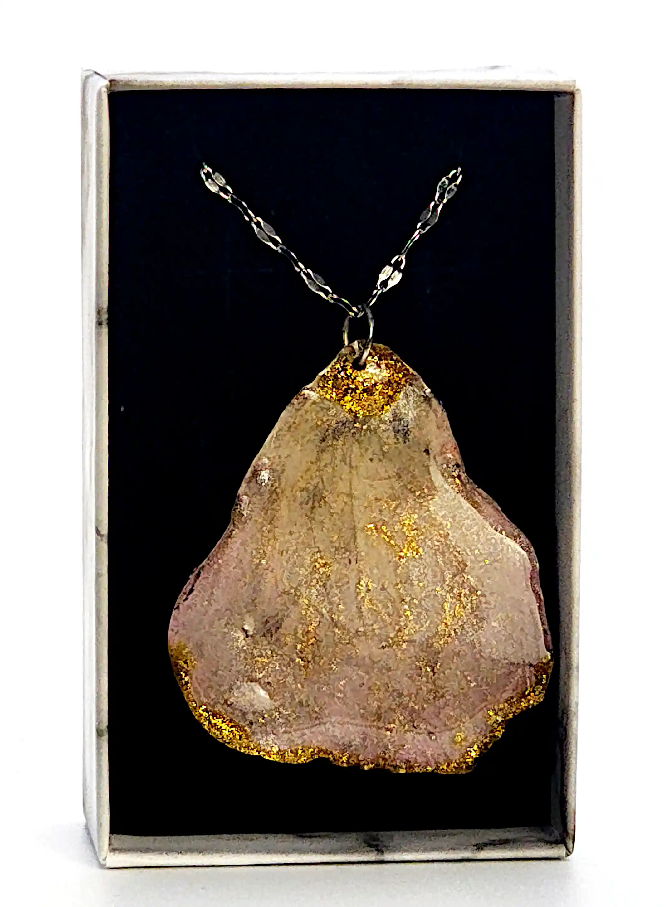 Flori Naturale - Pandantiv handmade cu petală naturală de trandafir și accente aurii – SM 26