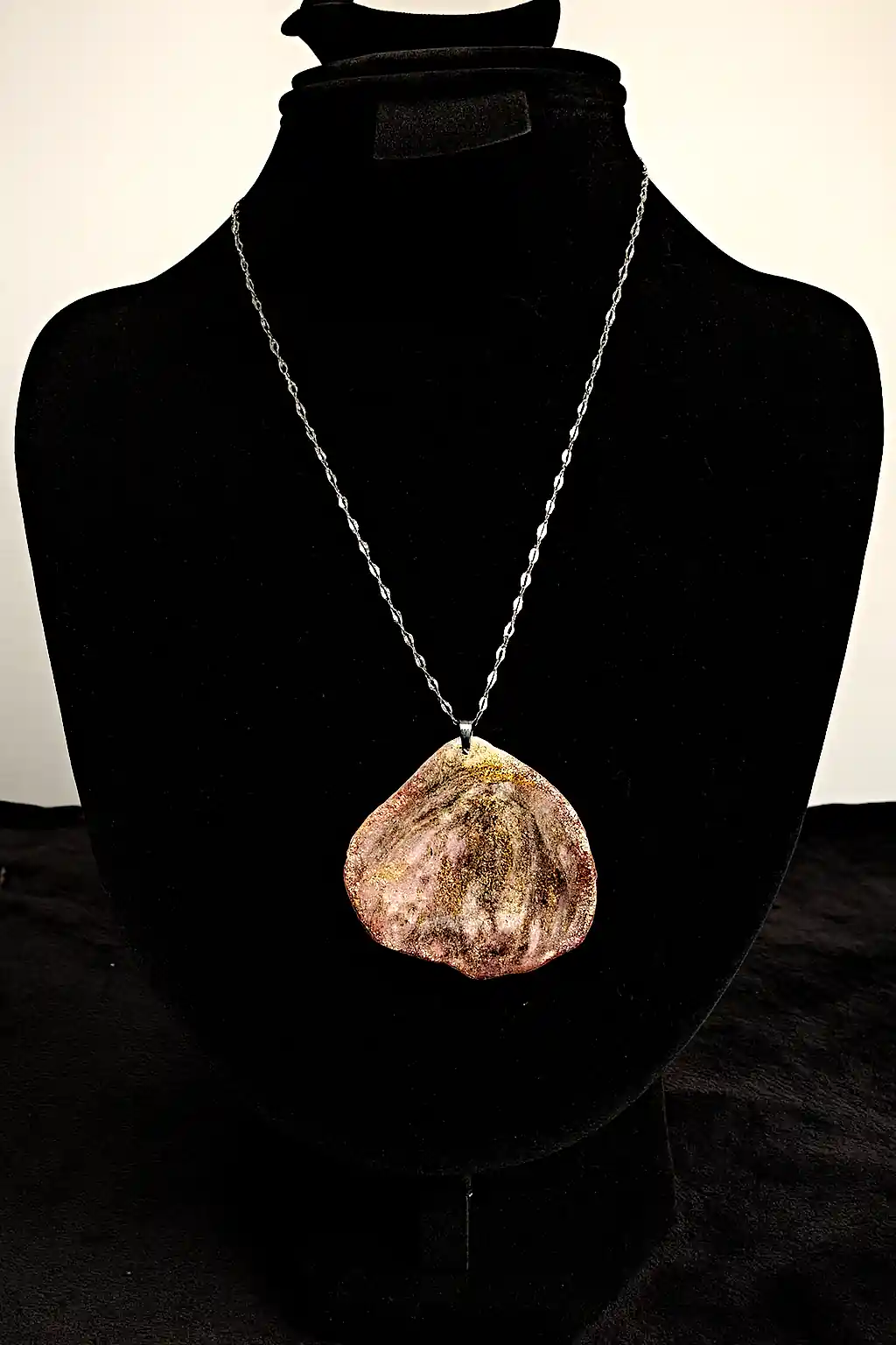 Pandantiv handmade din petală naturală de trandafir cu accente aurii – SM 94 [1]